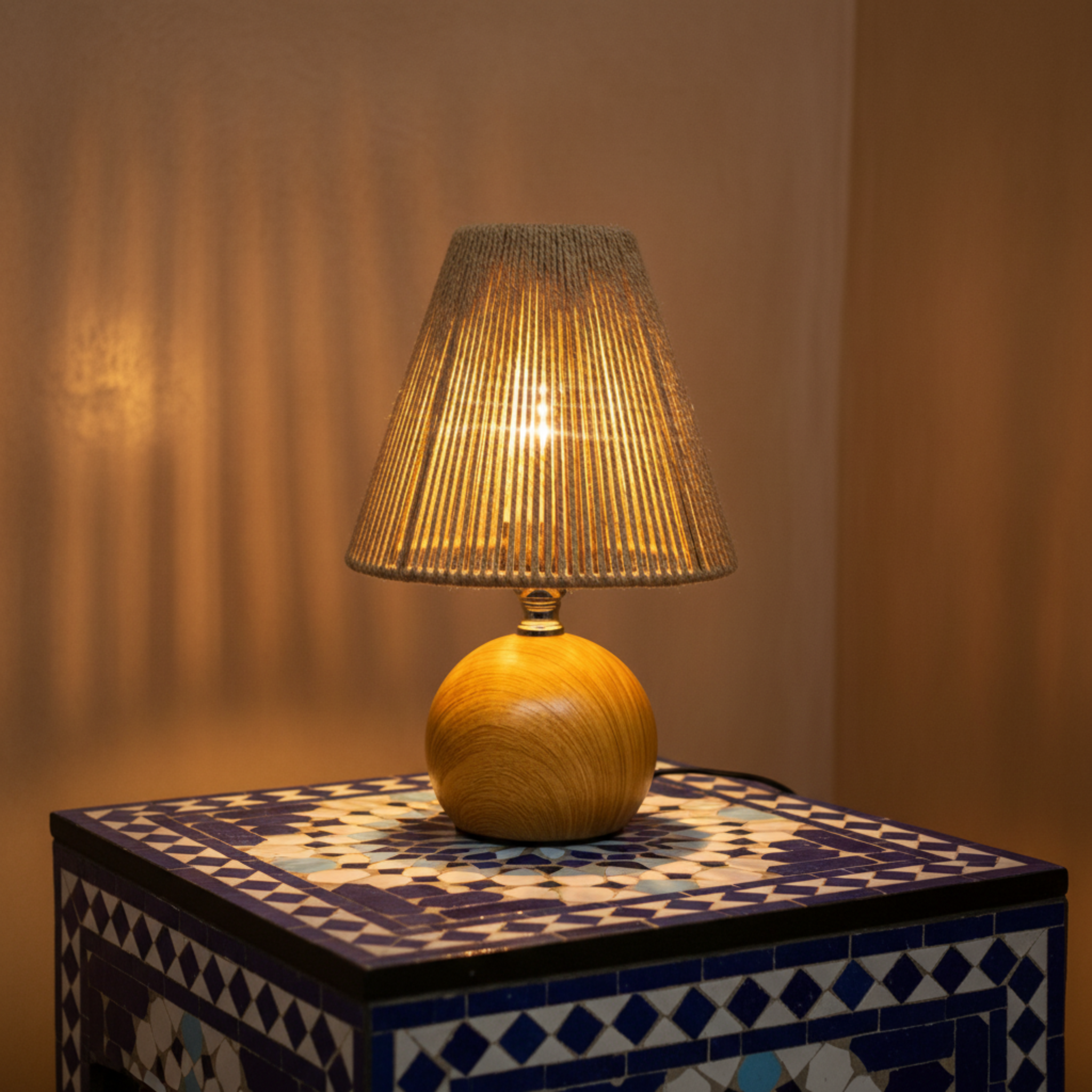 Lampe de Chevet Bohème Bois & Corde – Lumière Douce Tunisie