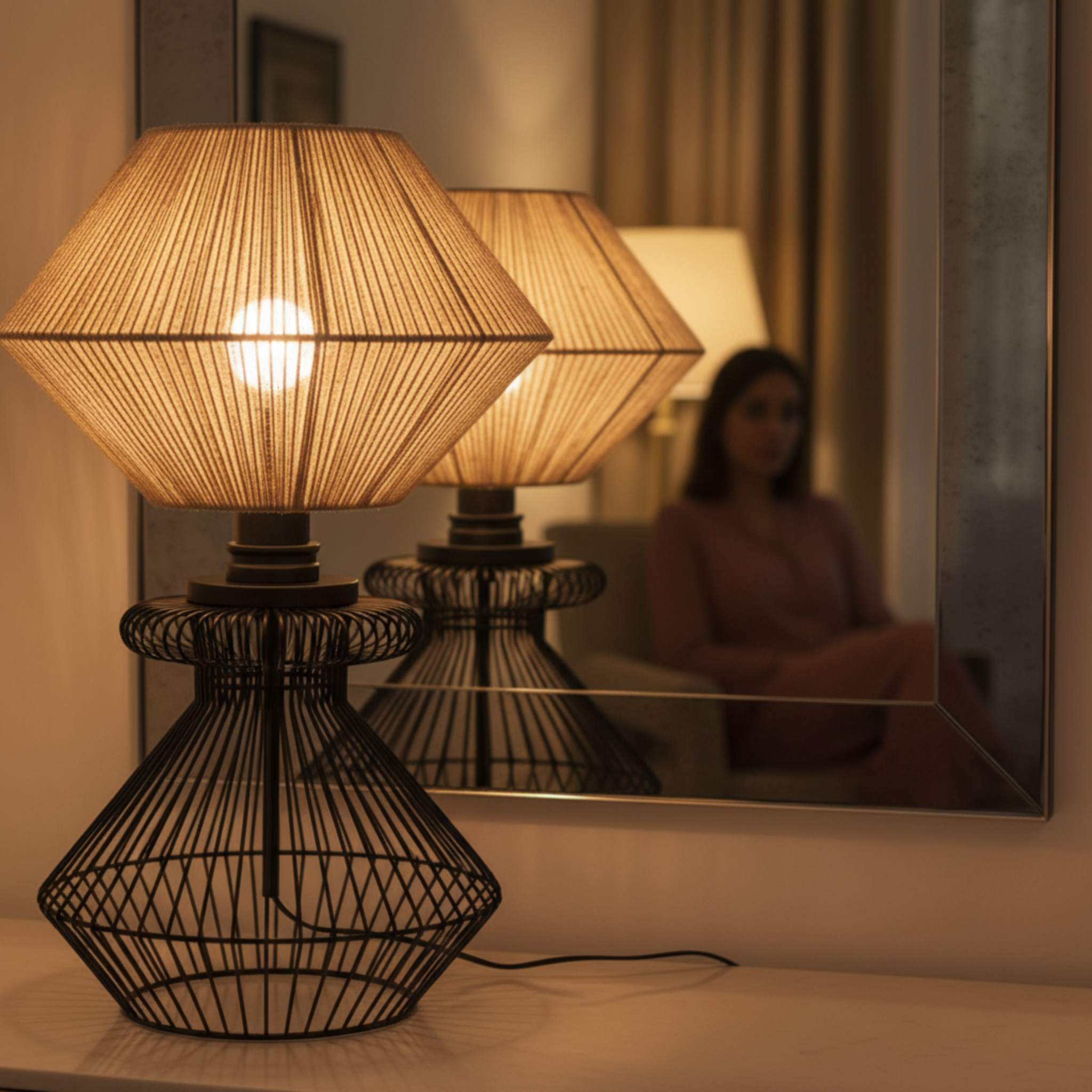 Lampe de Table Design en Jute et Métal Noir | Fait Main | Tunisie