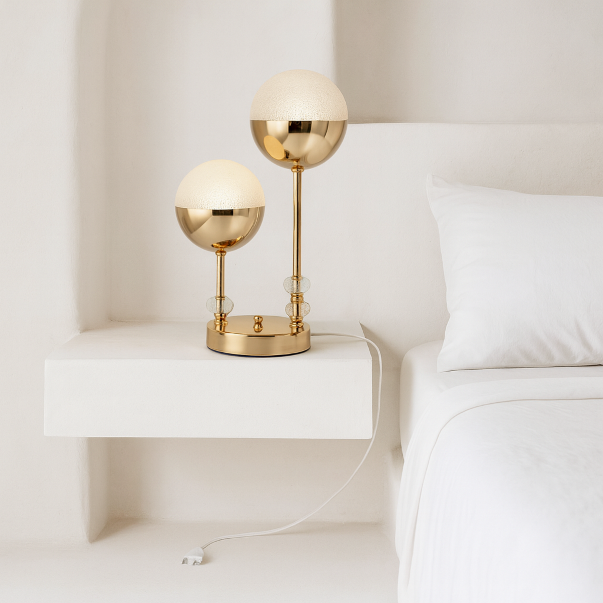 Lampe de Chevet Double Globe Doré – Design Moderne & Élégant