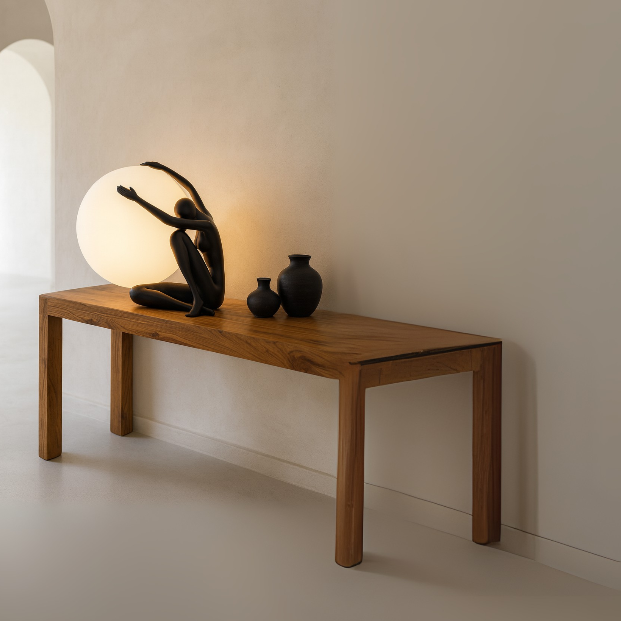 Lampe à Poser Designer | Statue Femme & Globe | Fiolla Home Tunisie