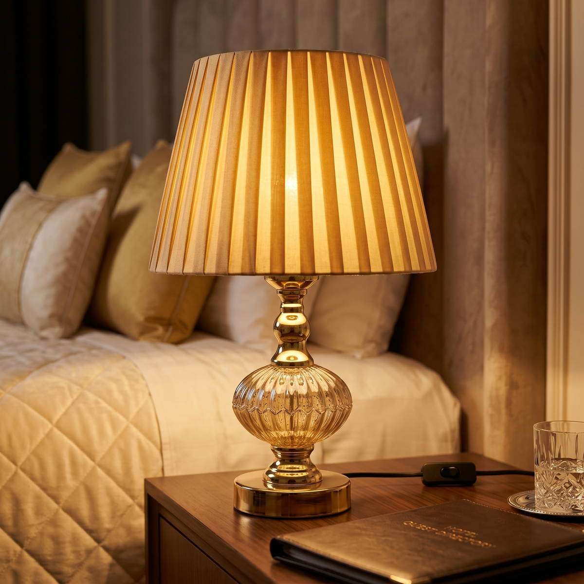 Lampe à Poser Dorée Tunisie | Chevet Chic Abat-Jour Plissé | Fiolla Home