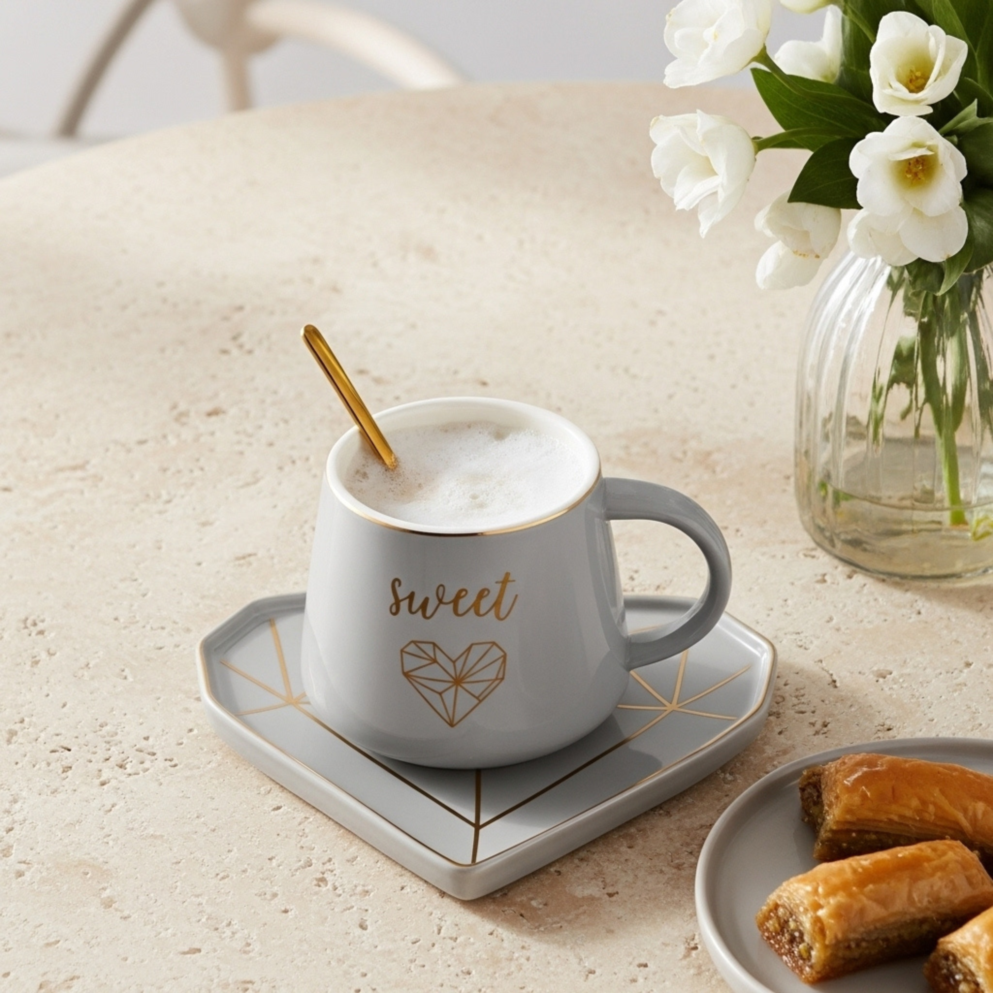 Mug Sweet en Céramique – Avec Cuillère et Sous-Tasse Dorée