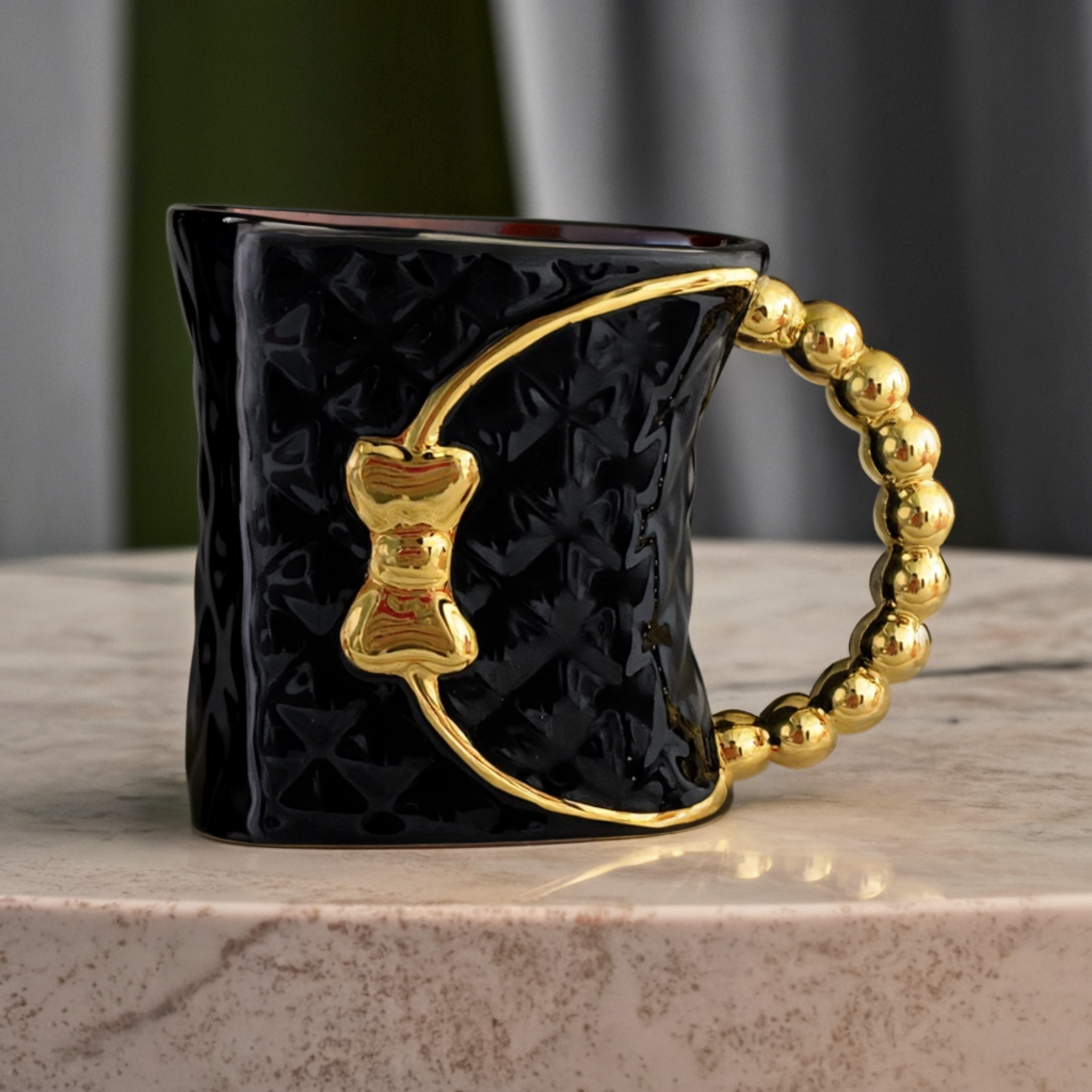 Mug Noir de Luxe | Poignée Dorée Bijou & Style Sac | Fiolla Home