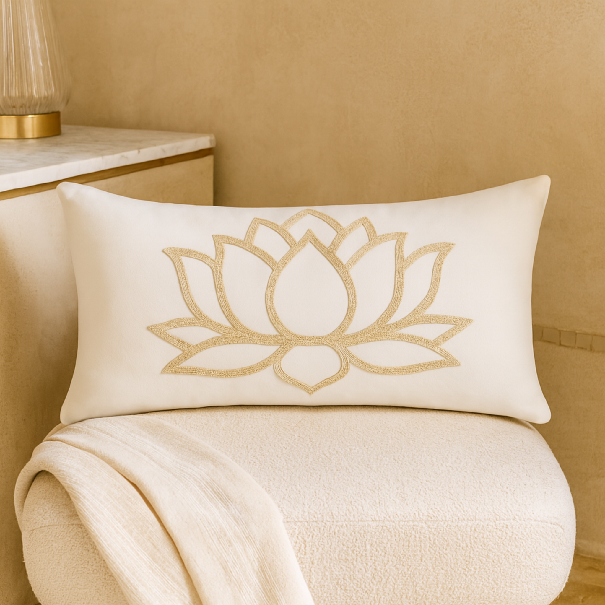 Coussin Rectangulaire Lotus Beige – Élégance Zen | Fiolla Home Tunisie