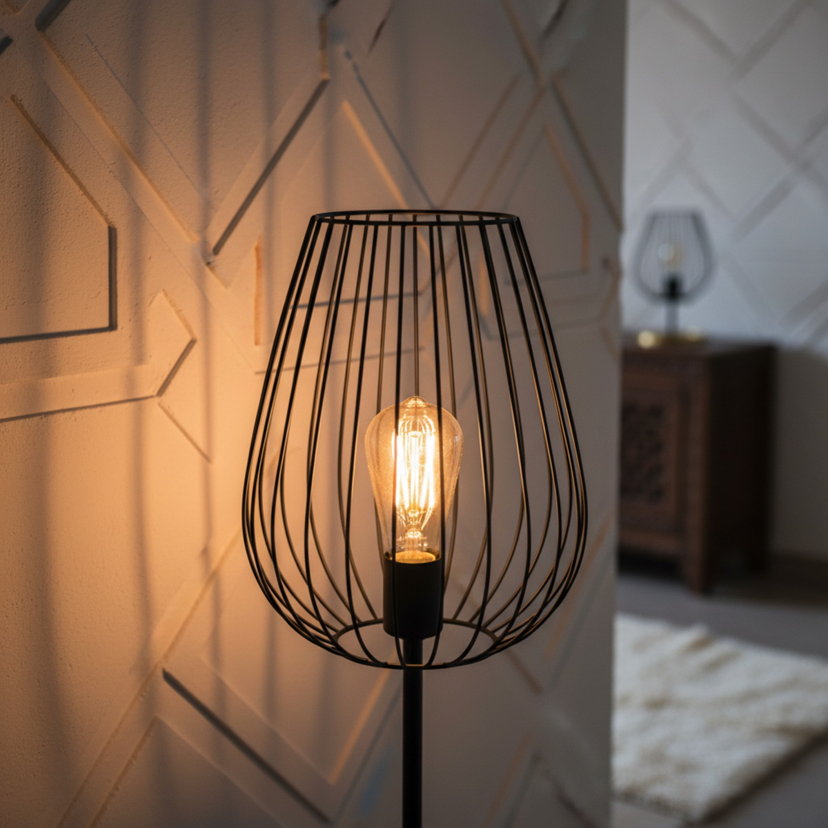 Lampadaire Design Industriel en Métal Noir – Élégance & Style Tunisie