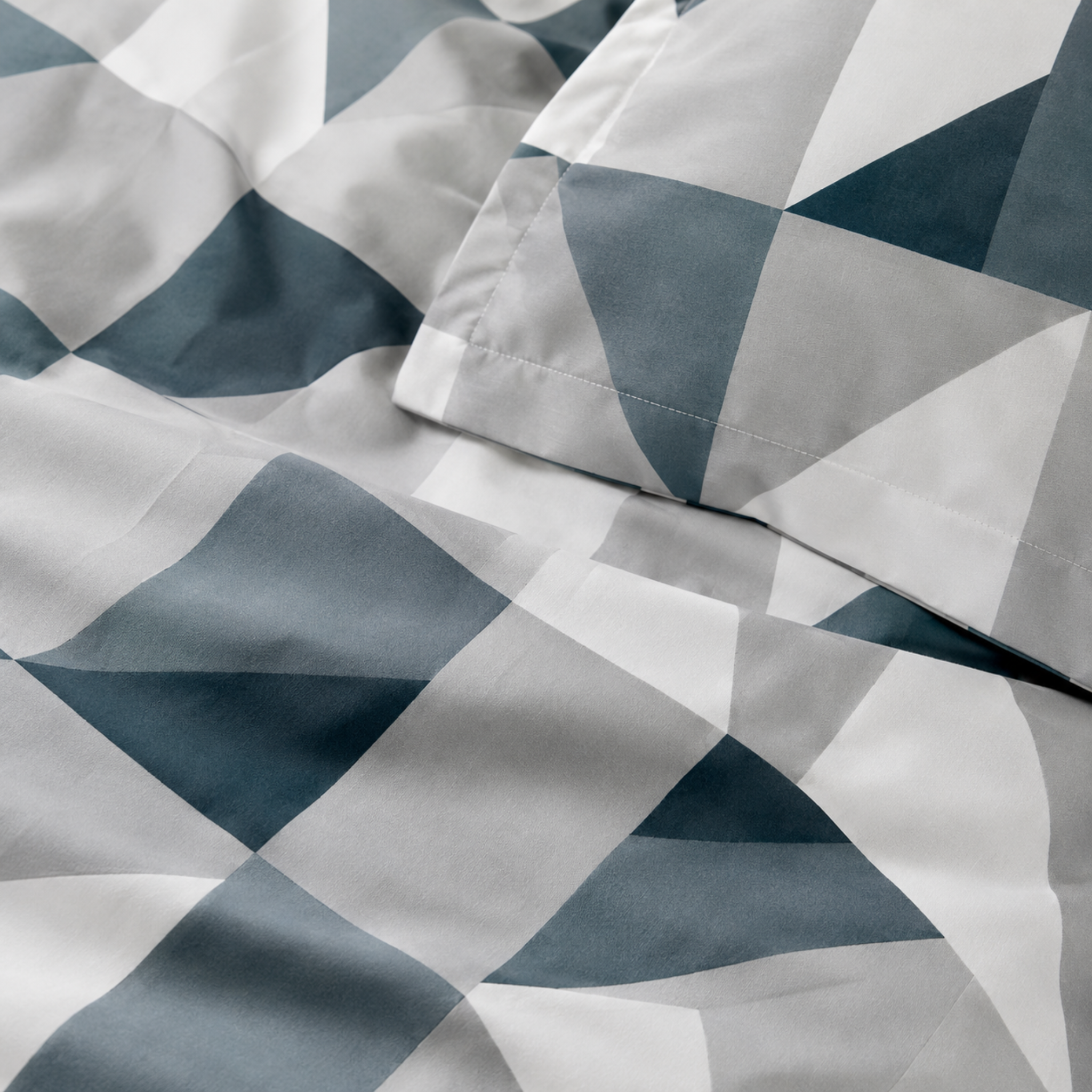 Ensemble Parure de Lit Satin Coton Motif Géométrique Bleu Pétrole | Fiolla Home