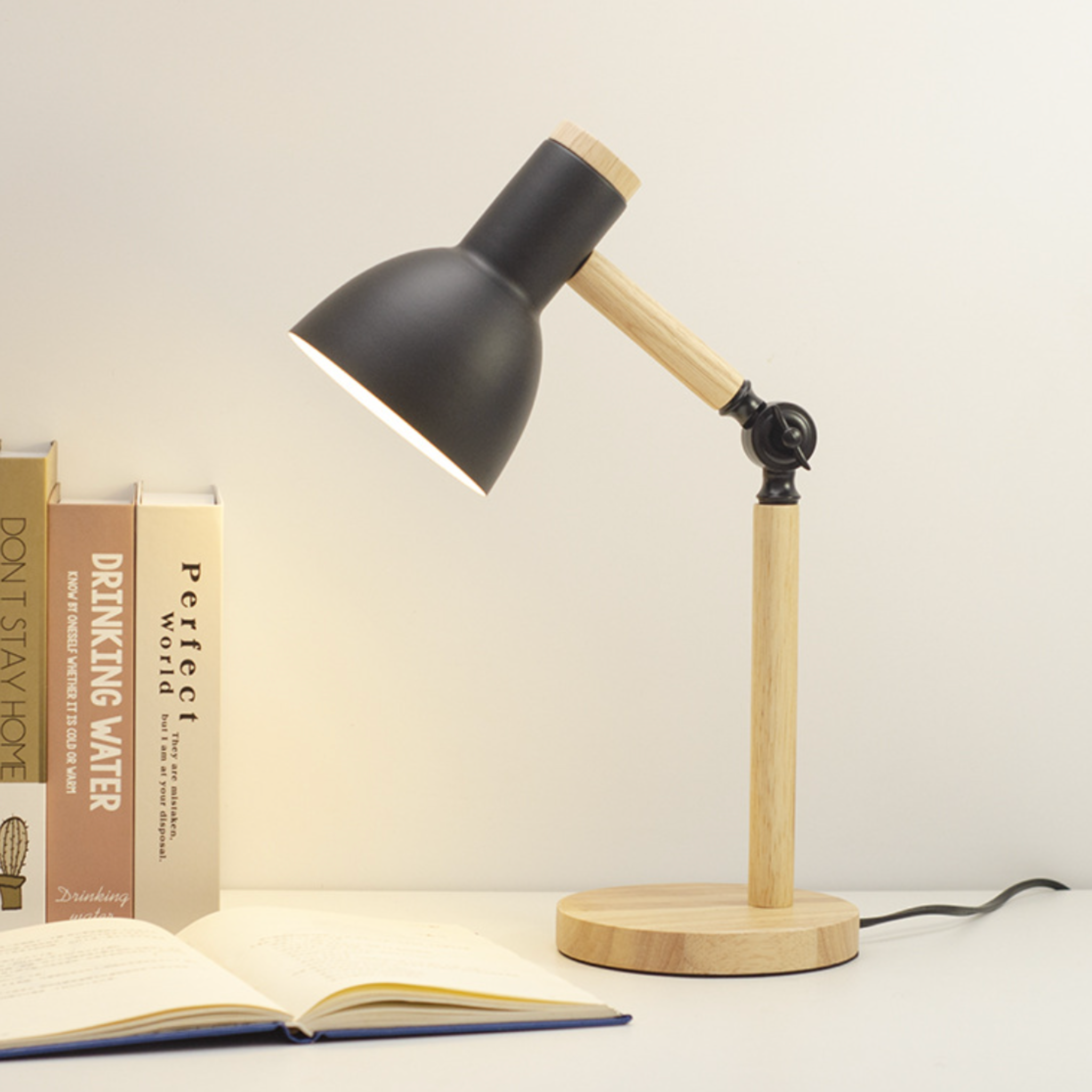 Lampe de Bureau Scandinave | Design Élégant et Réglable | Fiolla Home