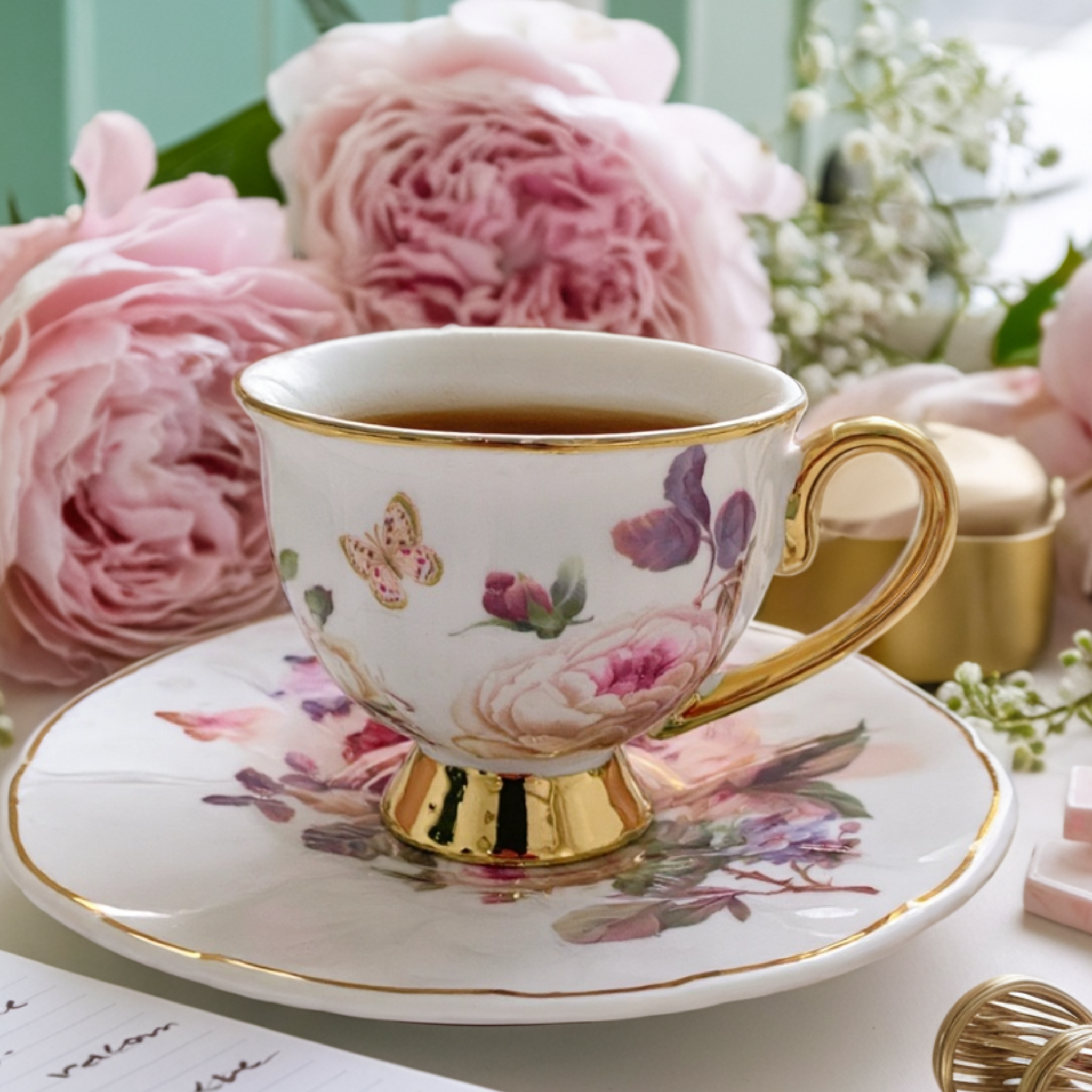 Service café noir en Porcelaine Fleurie | Élégance Dorée | Fiolla Home