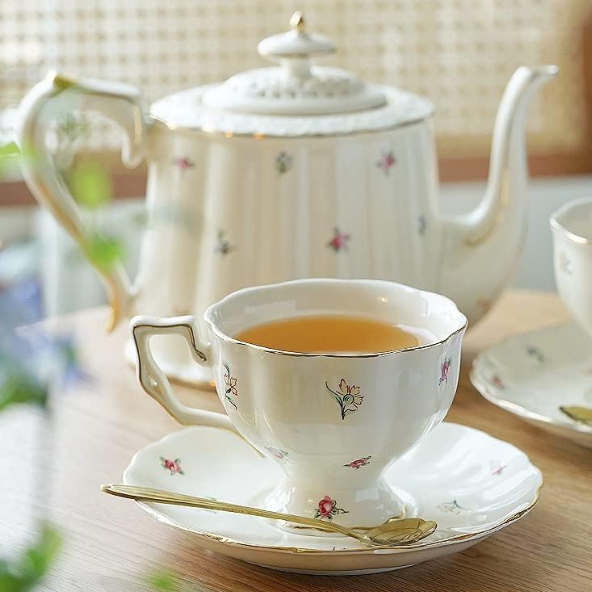 Service à Thé/Café au Lait – Porcelaine Fleurie Bord Doré | Fiolla Home Tunisie