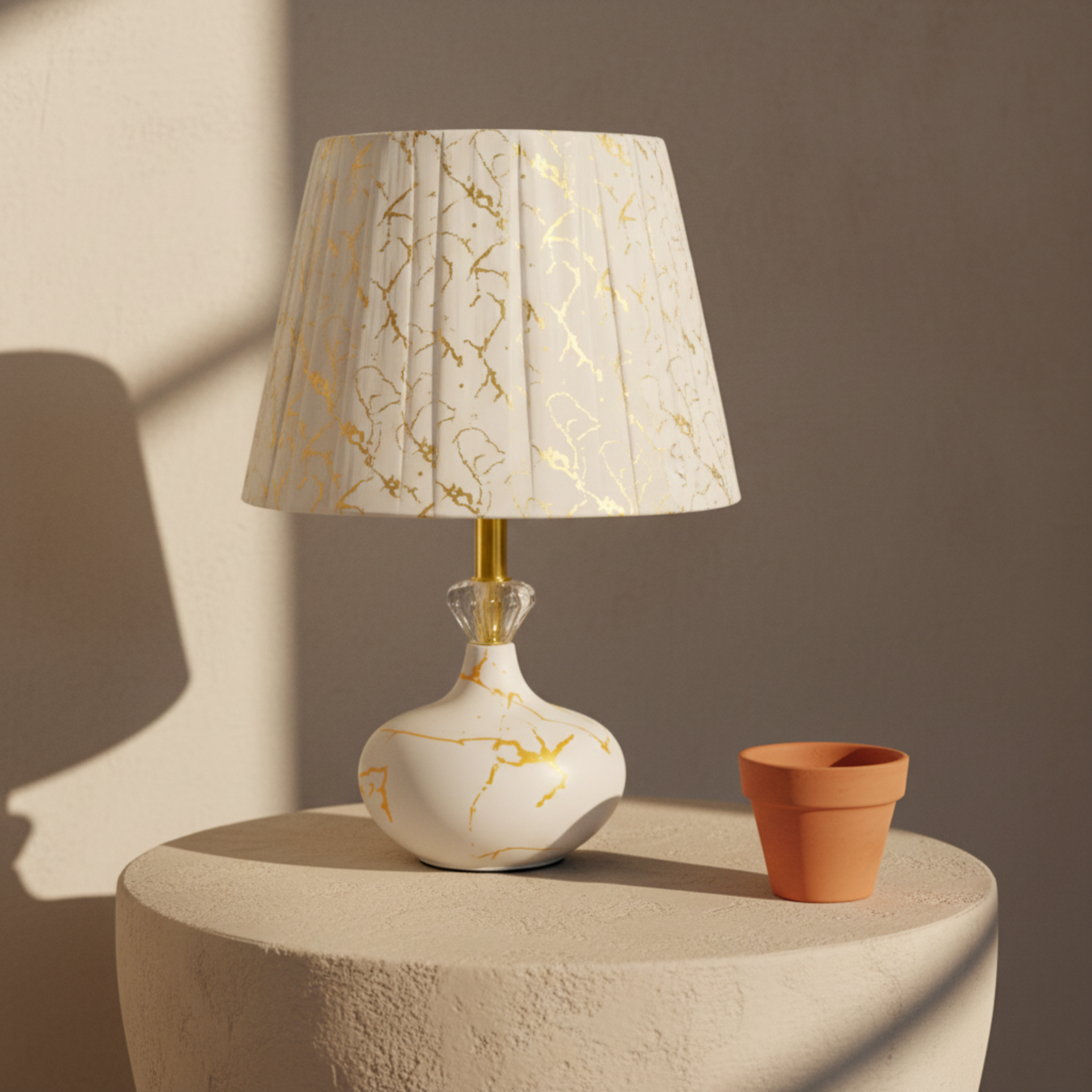 Lampe de Nuit en Marbre Doré – Raffinement et Ambiance Apaisante