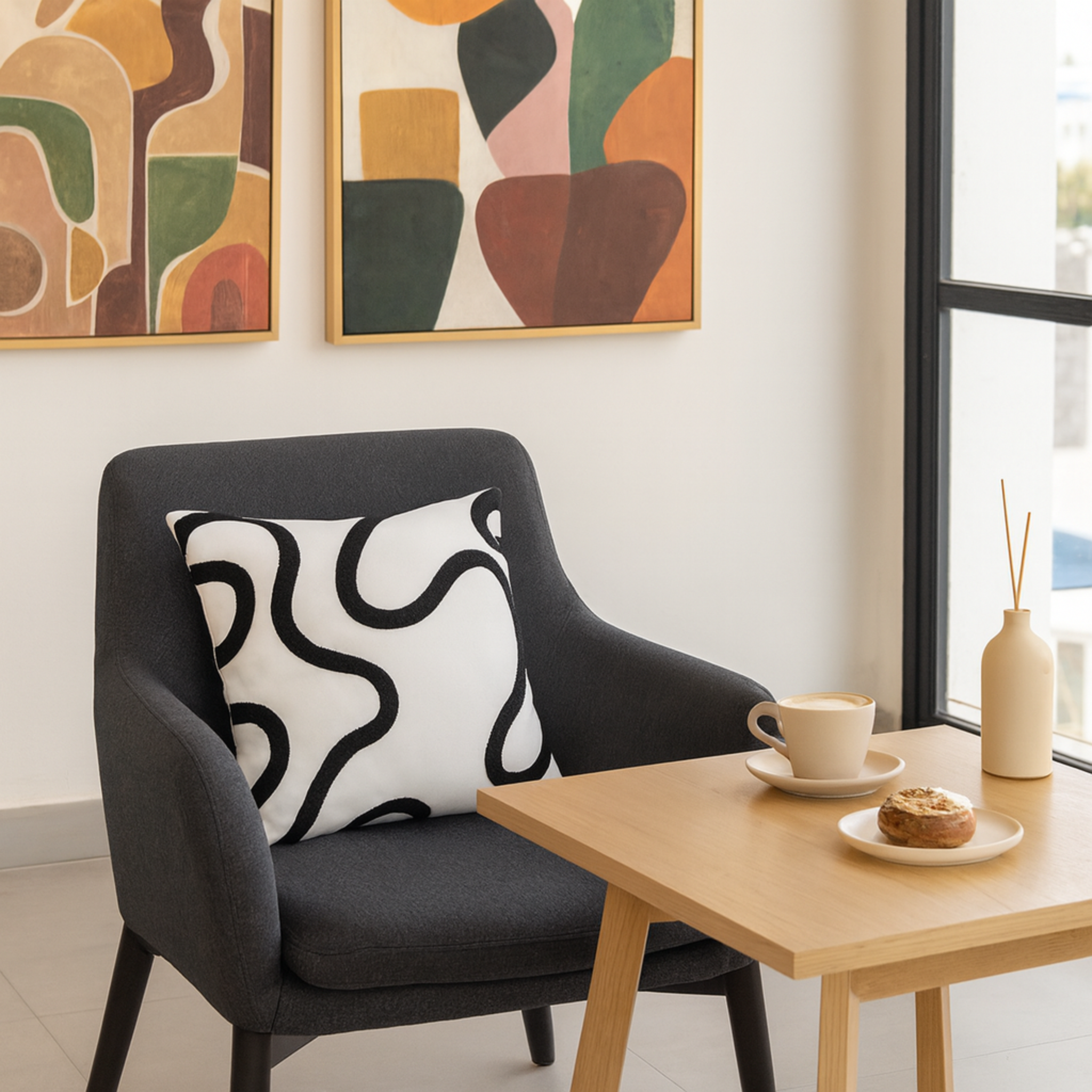 Coussin Moderne Tunisie – Motif Abstrait Noir & Blanc | Fiolla Home