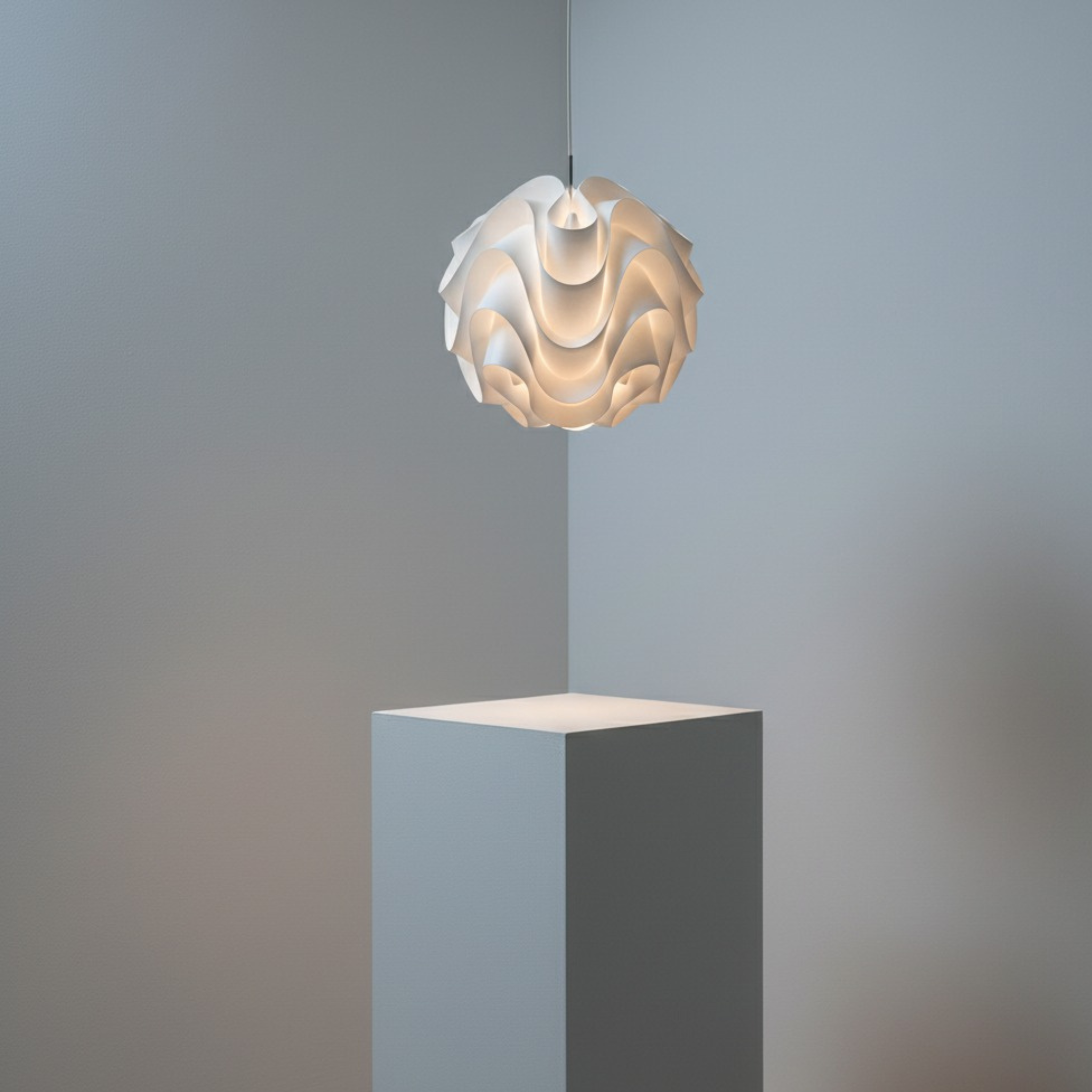 Lustre design blanc Tunisie | Suspension sculpturale | Fiolla Home