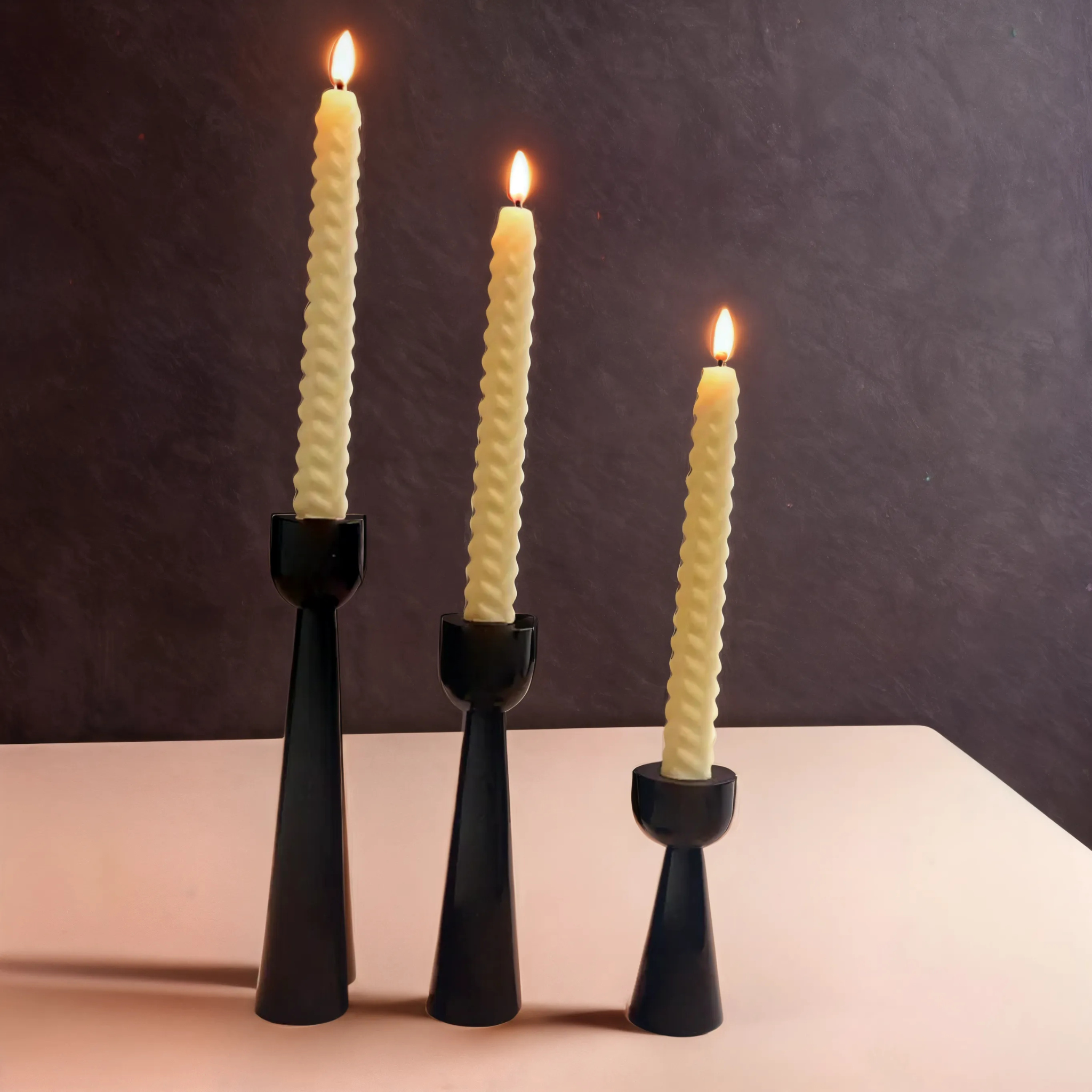 Bougeoirs en Bois Noir Sculpté | Design Moderne et Élégant | Fiolla Home