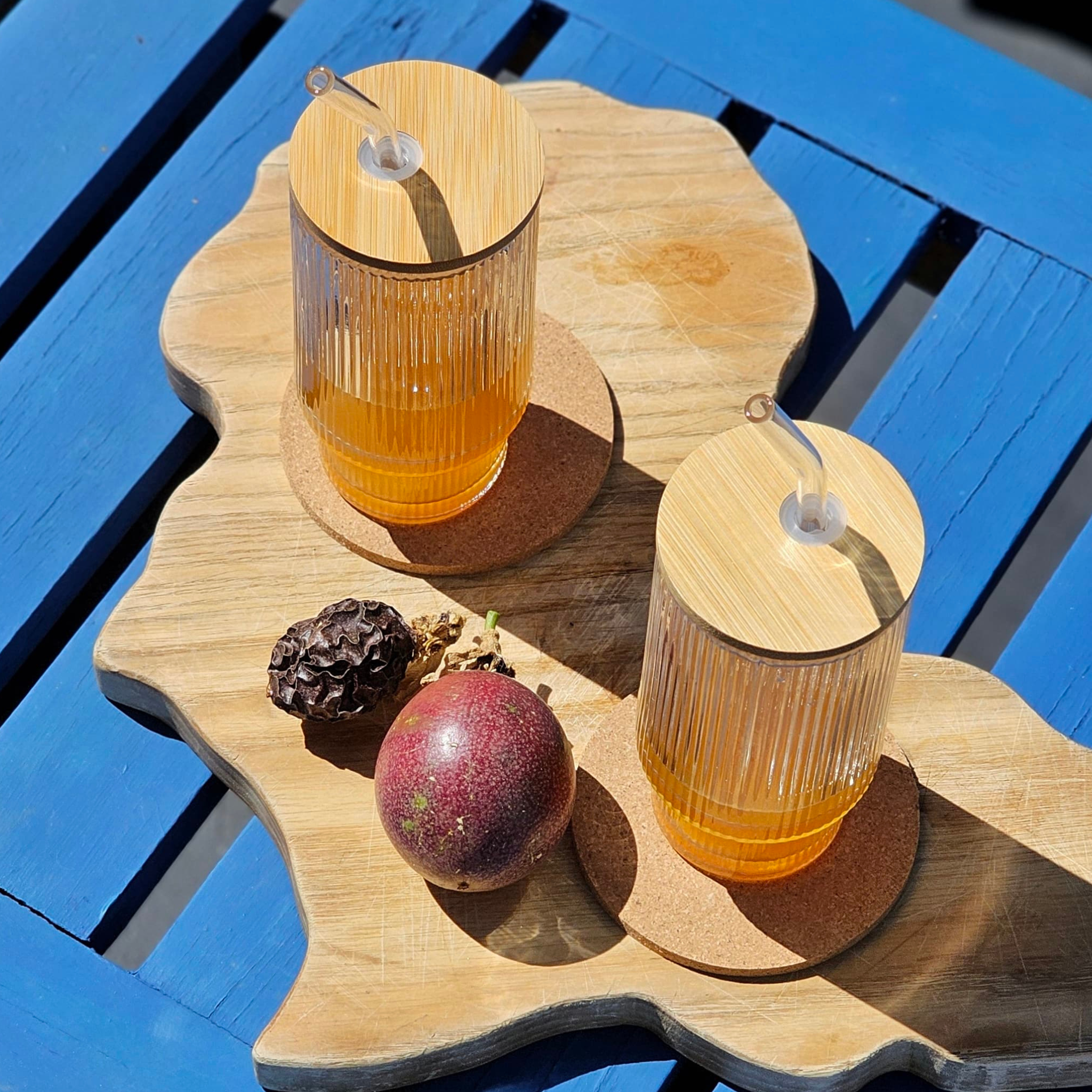 Verre Strié avec Paille en Verre et Couvercle Bois | Élégance Moderne | Fiolla Home