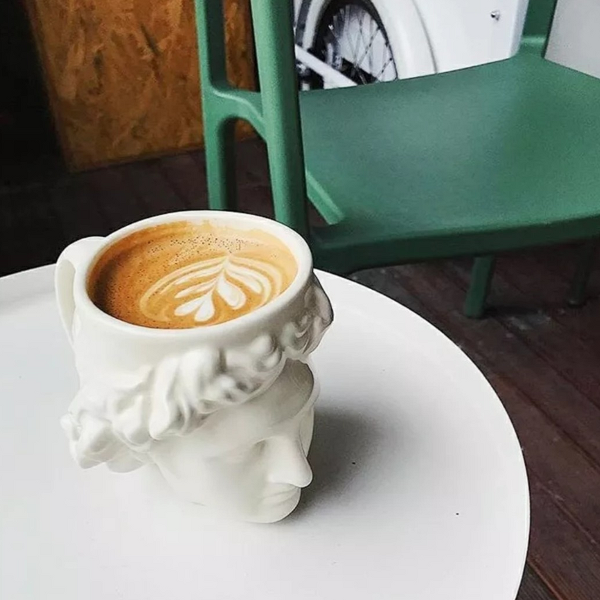 Tasse en Céramique Sculptée | Design Tête Antique Élégante | Fiolla Home