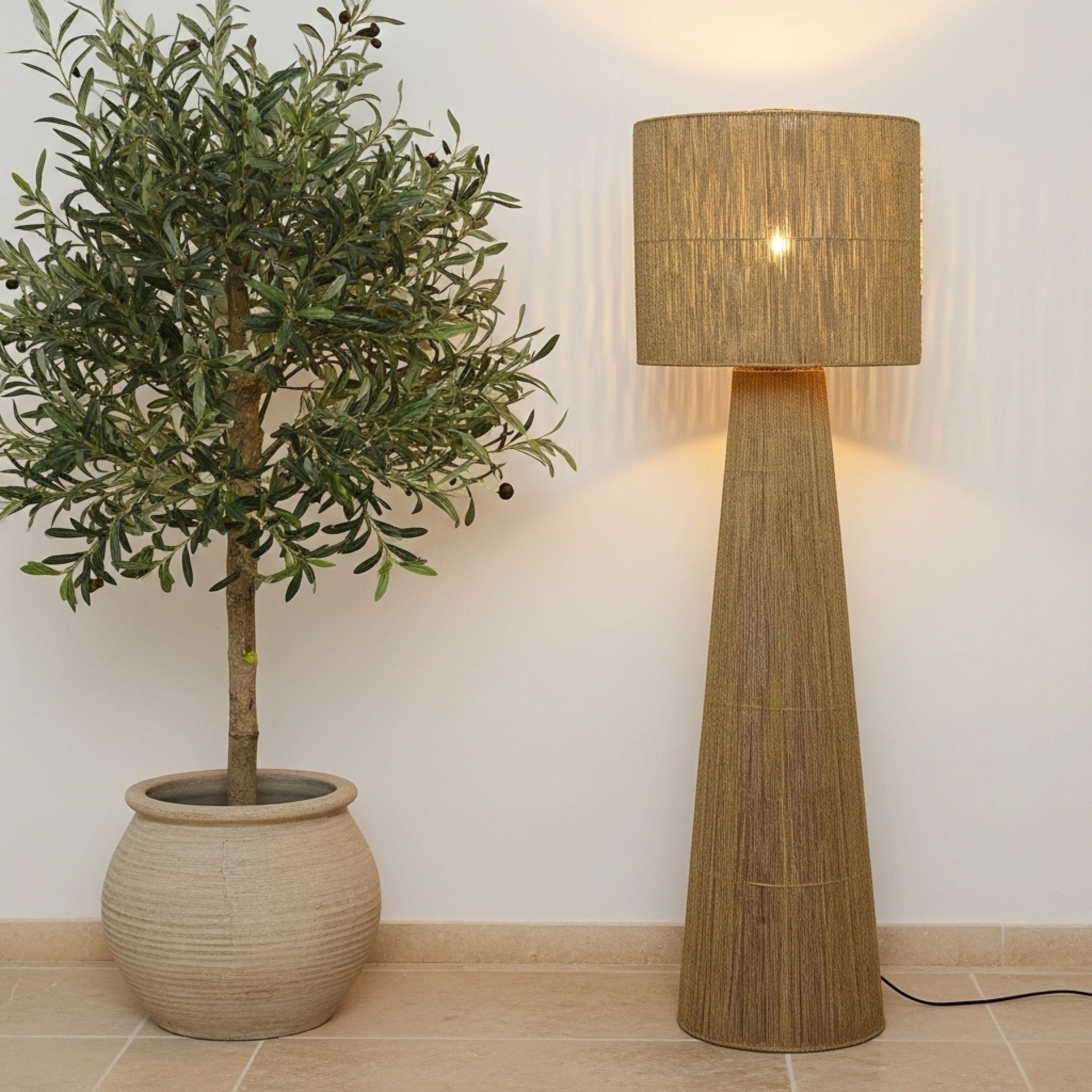 Lampadaire en Fibres de Jute | Handmade en Tunisie | Fiolla Home