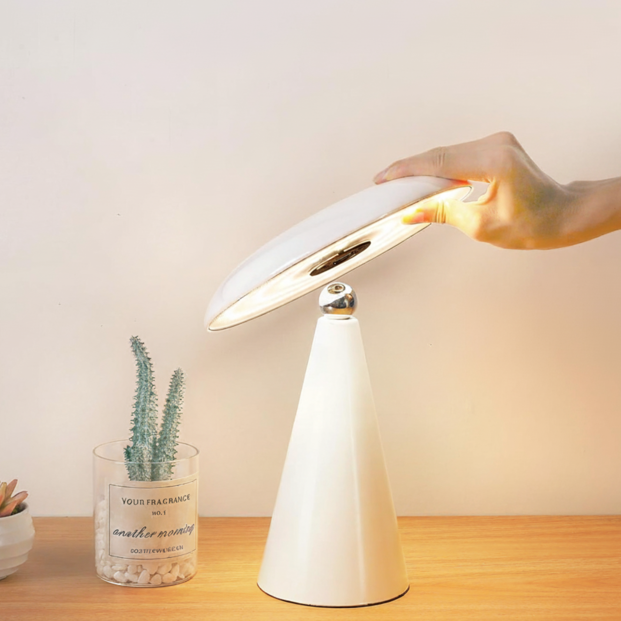 Veilleuse LED Tête Orientable Blanche | Fiolla Home Tunisie