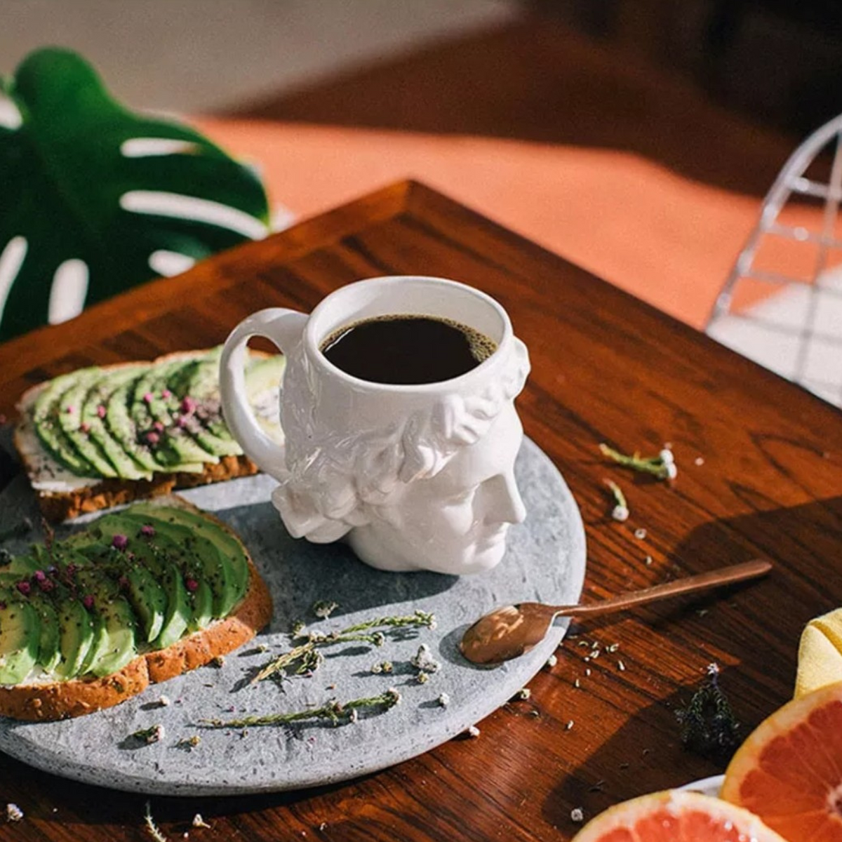 Tasse en Céramique Sculptée | Design Tête Antique Élégante | Fiolla Home
