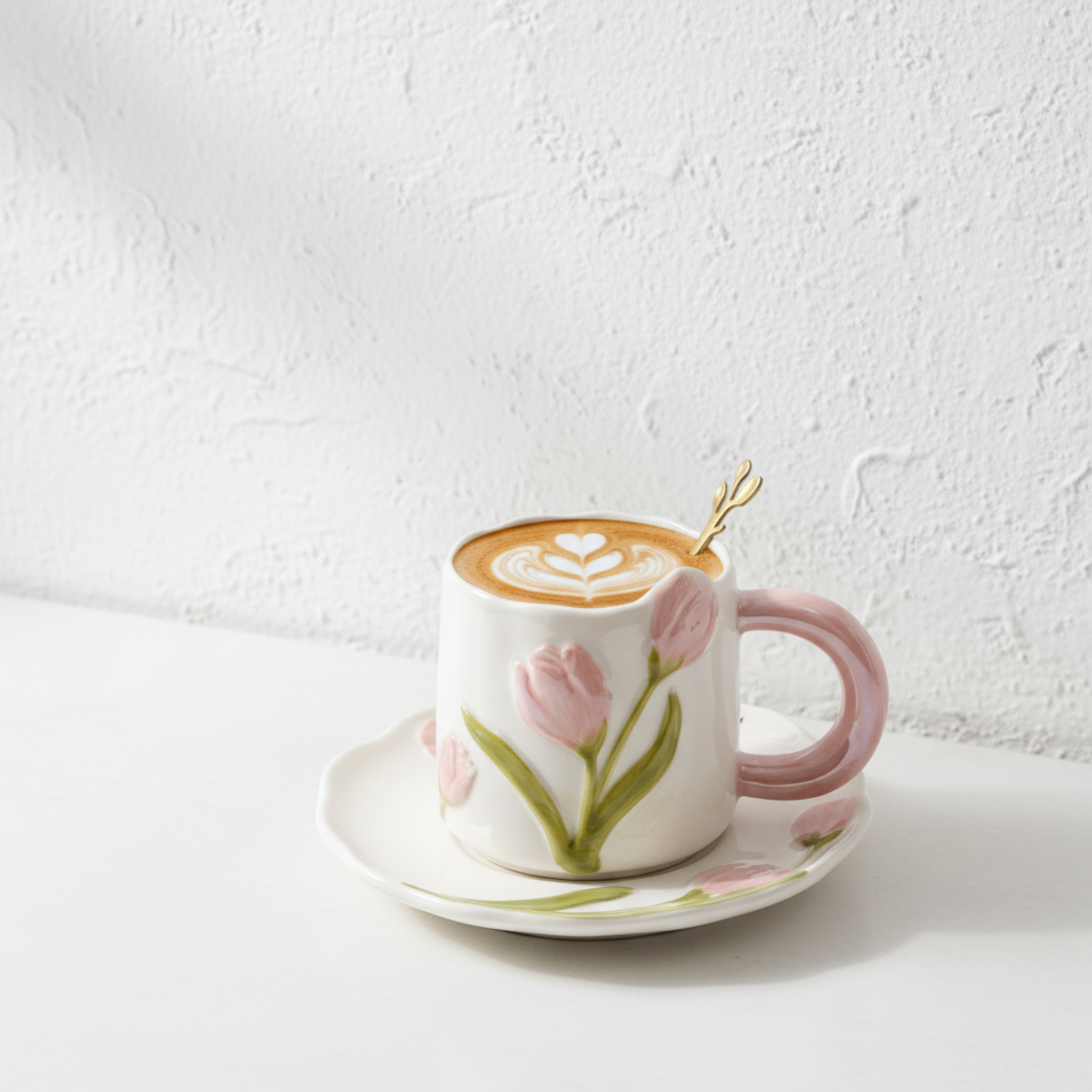 Mug Tulipe Rose en Céramique avec Sous-Tasse – Édition Élégante