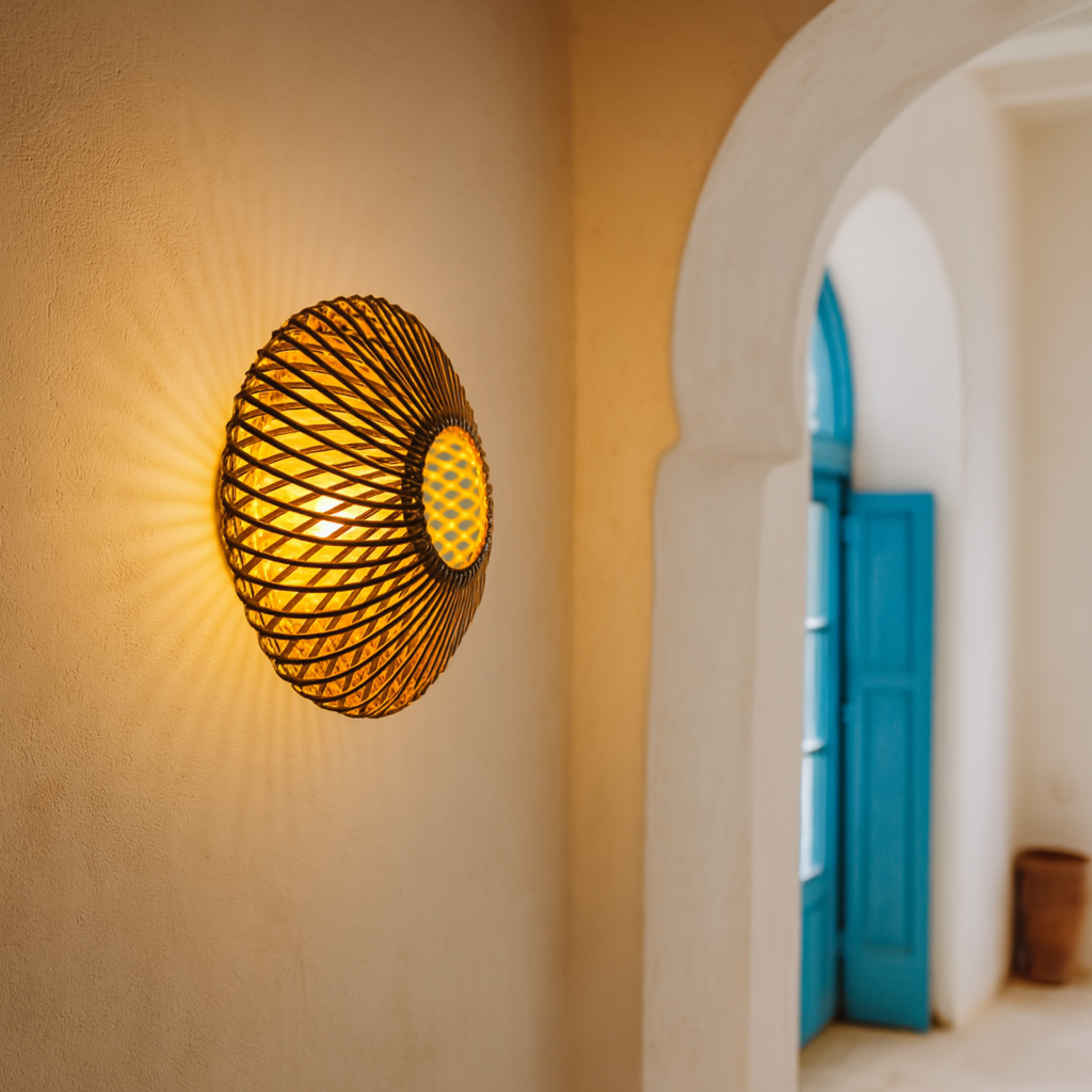 Applique murale en rotin faite main – Artisanat tunisien | Éclairage décoratif naturel