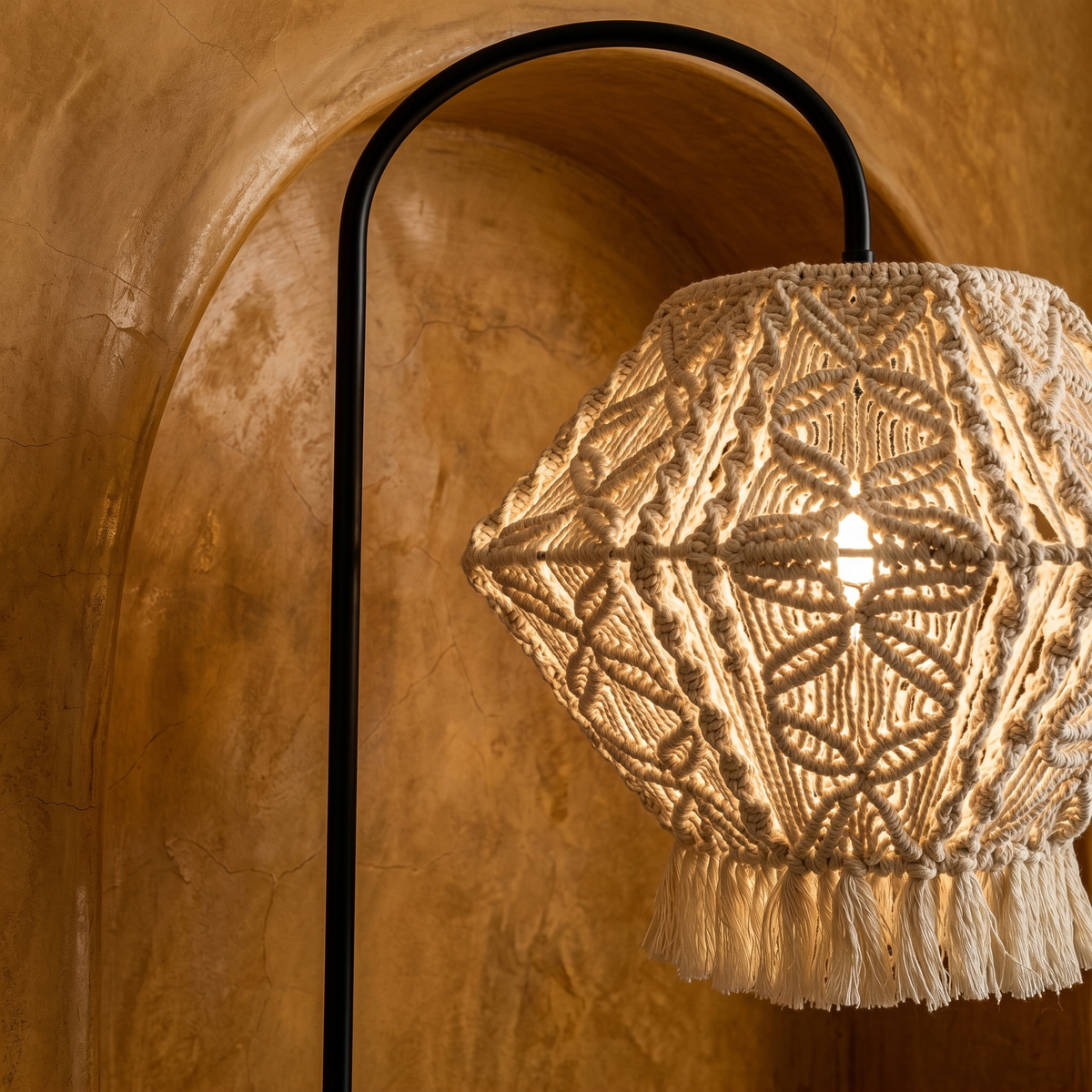 Lampadaire Arc Macramé | Pied Noir Base Ronde | Fiolla Home