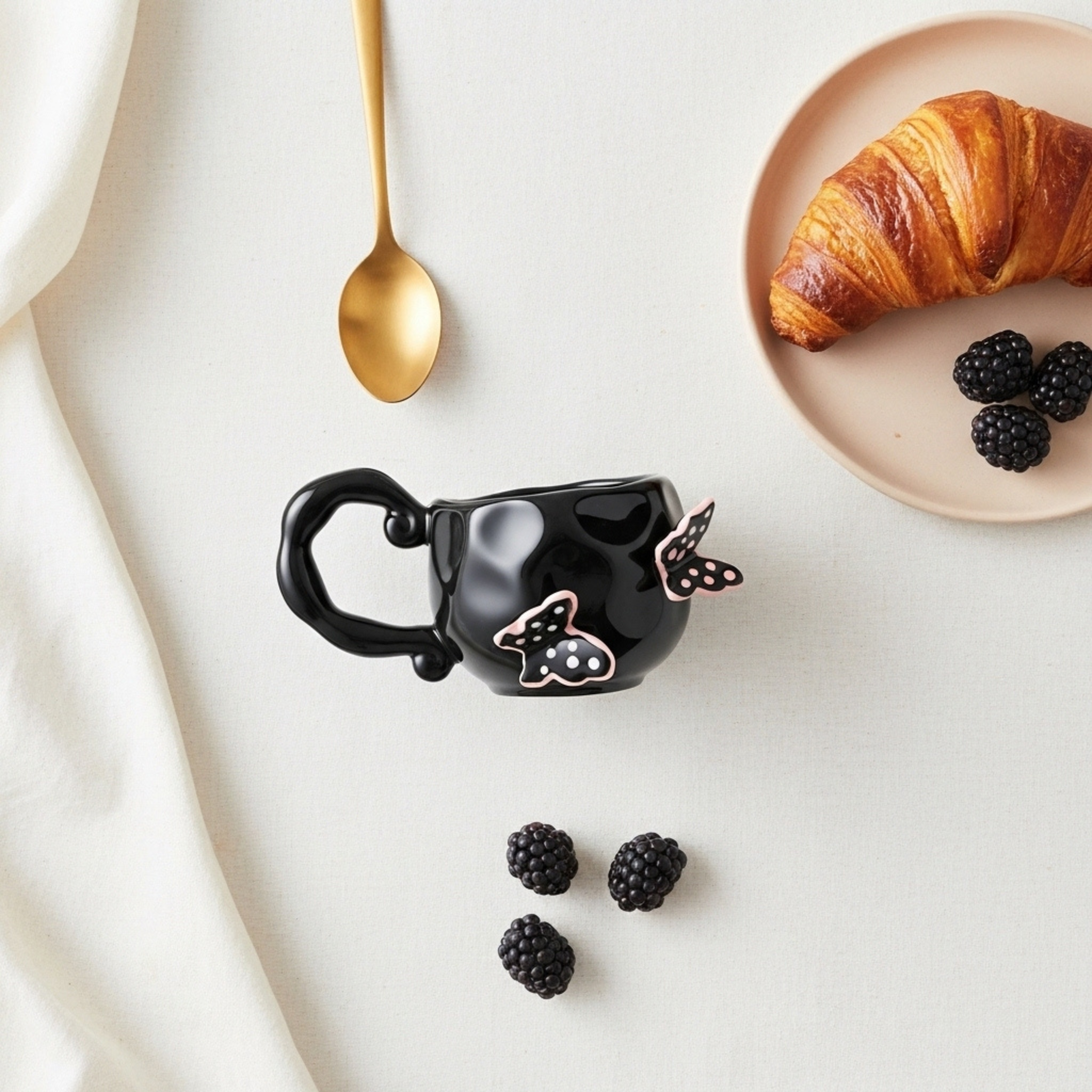 Mug Céramique Papillons Noir – Anse Sculptée | Fiolla Home