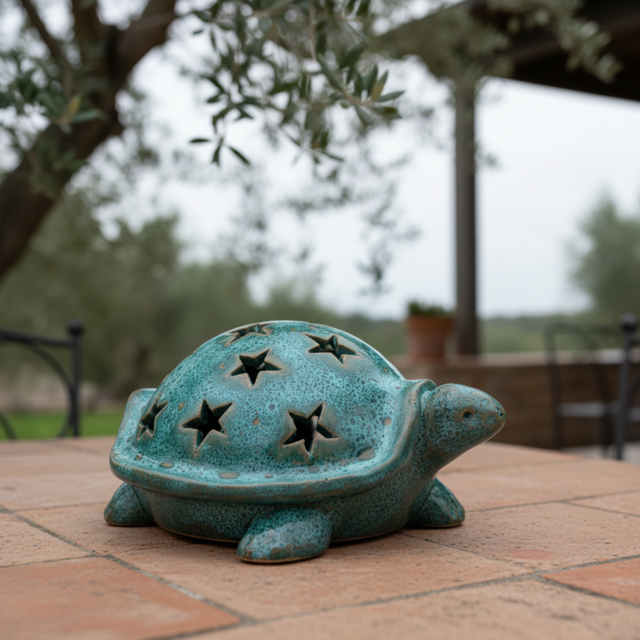 Tortue en céramique émaillée ajourée – Étoiles, style méditerranéen
