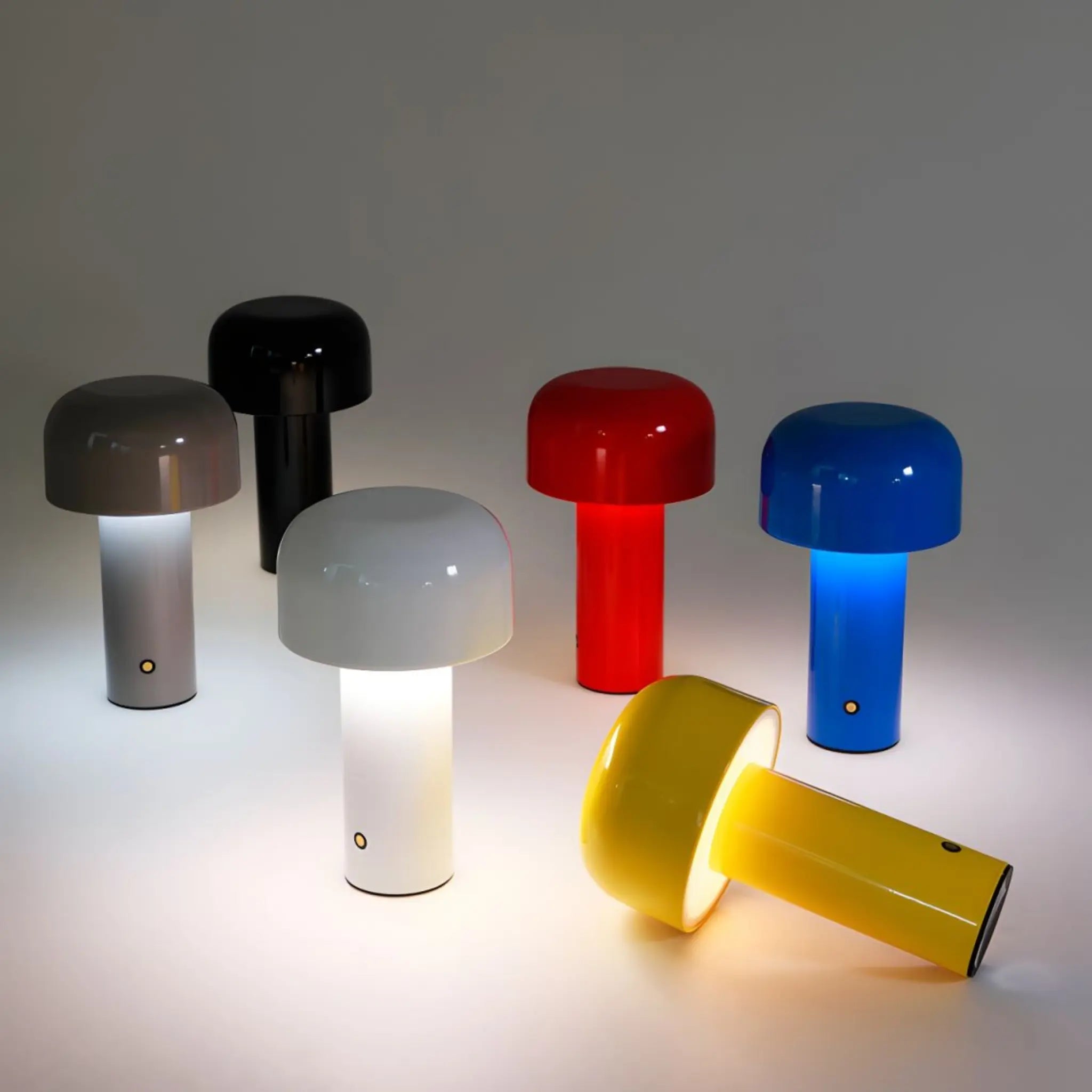 Collection de lampes de table LED sans fil au design champignon, disponibles en plusieurs couleurs, pour le marché tunisien.