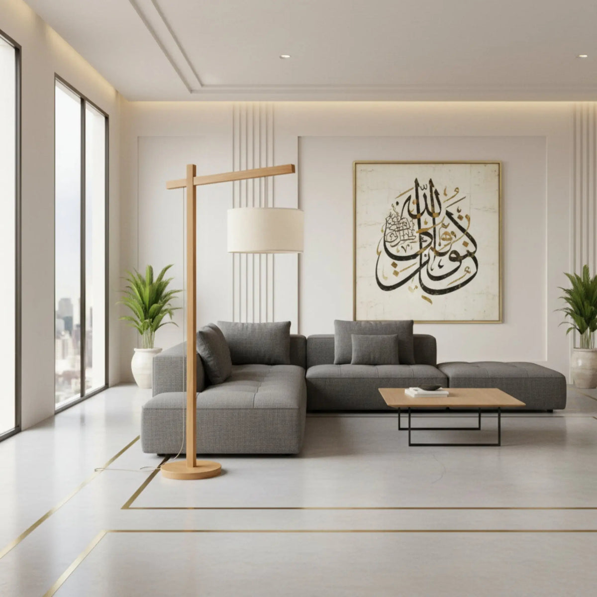 Lampadaire bois frêne fait main Tunisie salon luxe
contemporain calligraphie arabe dorée — Fiolla Home