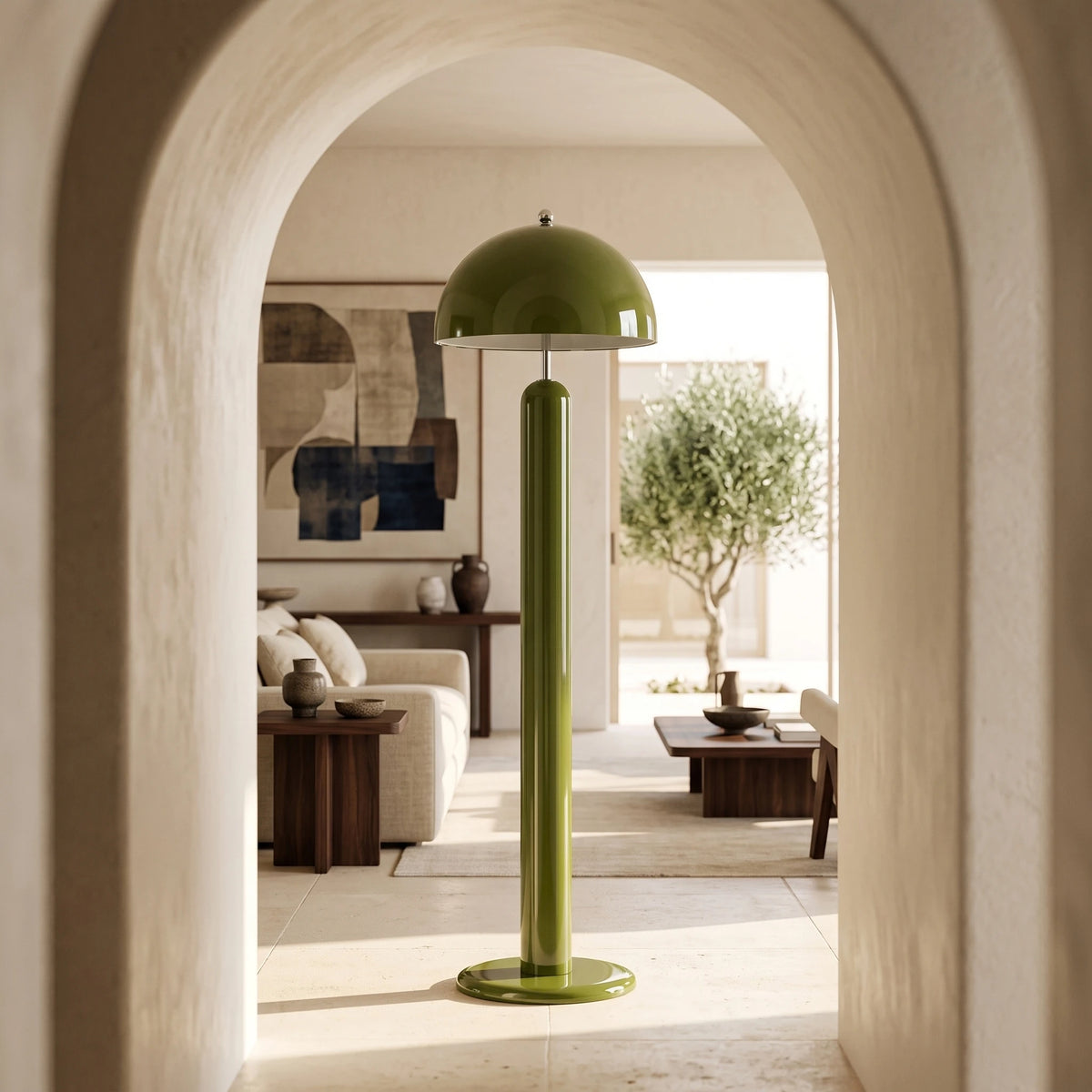 Lampadaire champignon vert olive sous une arche blanche, dans un salon lumineux avec olivier