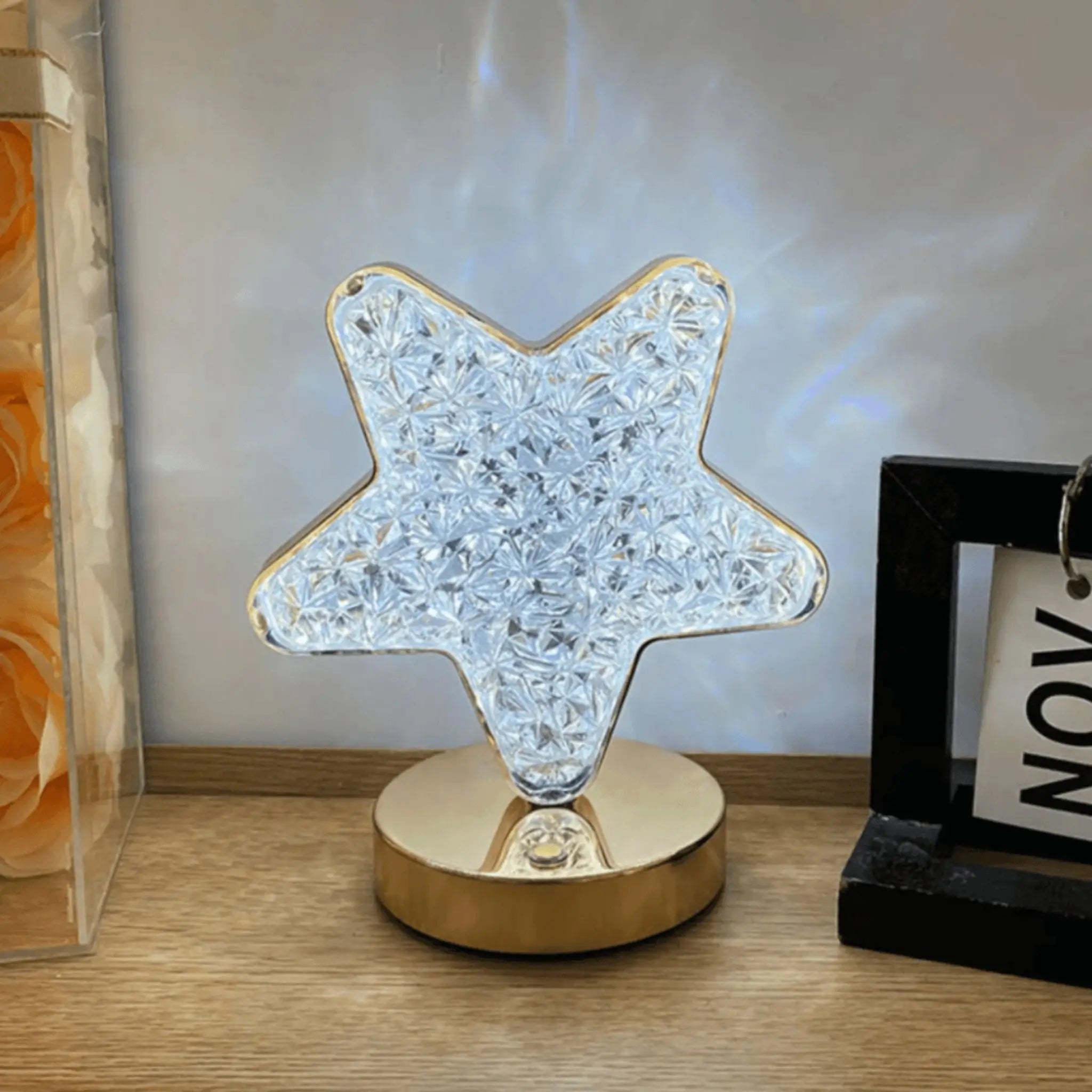 Lampe étoile avec cristaux illuminés pour une touche chic et lumineuse sur votre étagère
