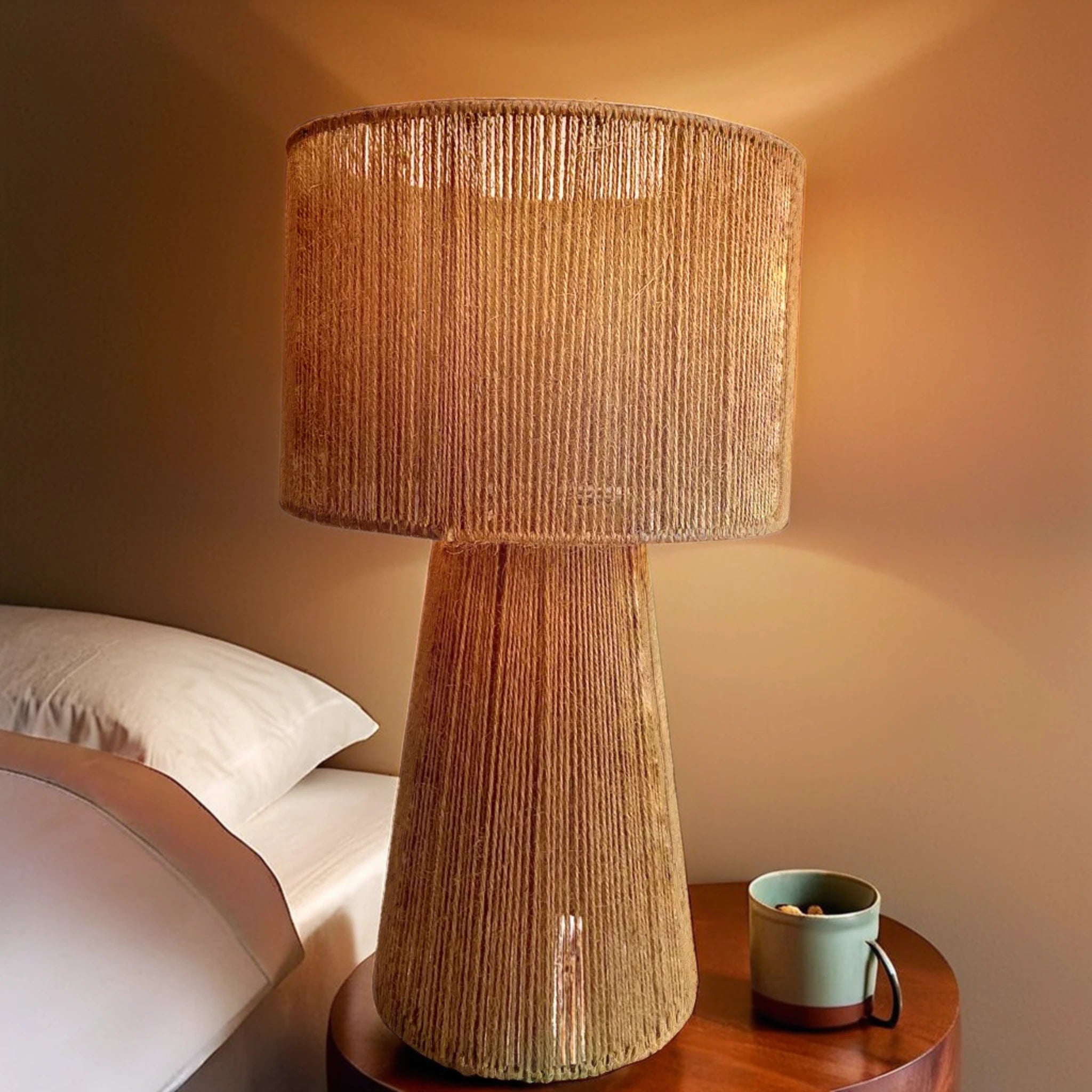 Lampe jute design moderne pour un eclairage chaleureux et decoratif.