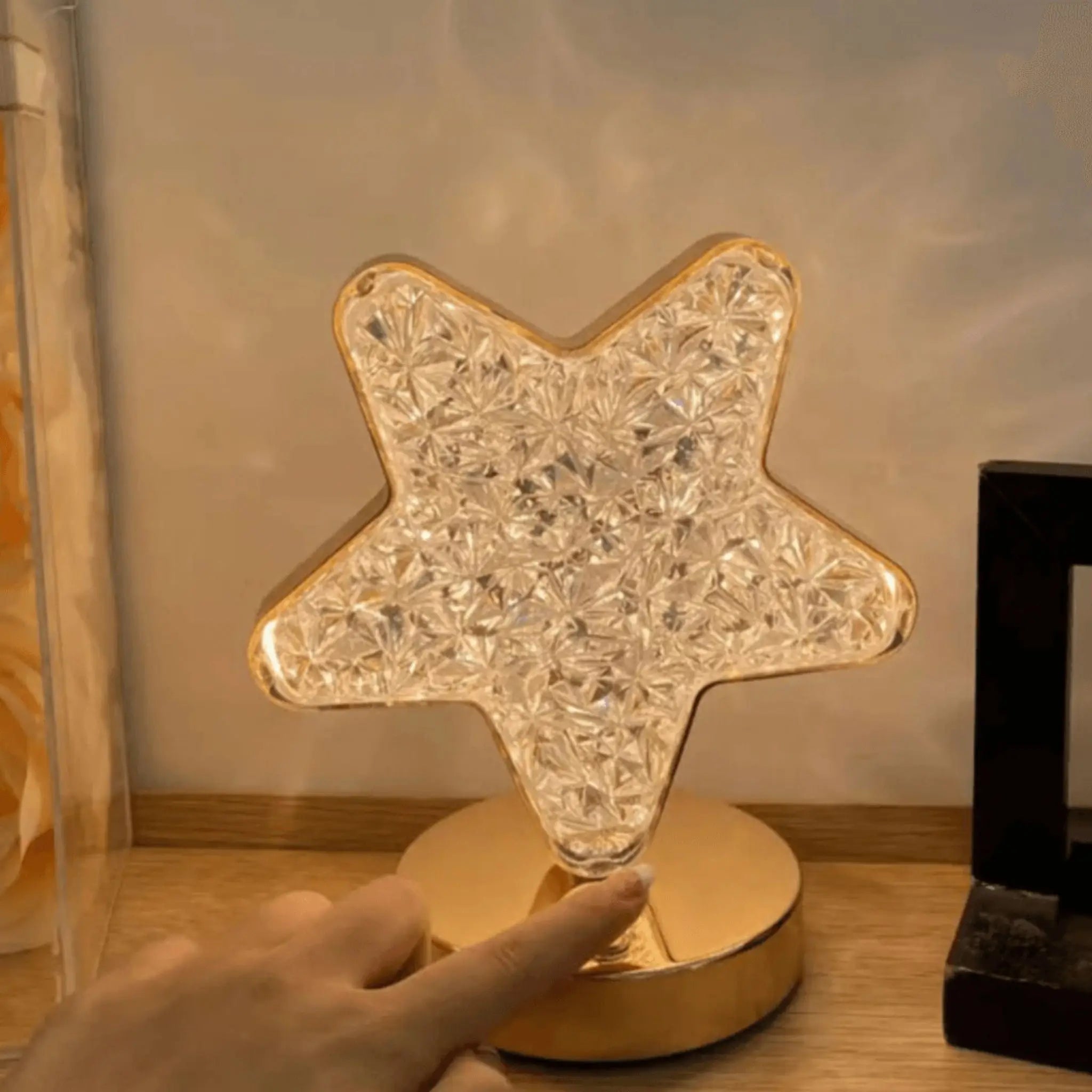 Lanterne en forme d'étoile en cristal avec interrupteur tactile, idéale pour ajouter une touche festive et lumineuse à votre décoration intérieure