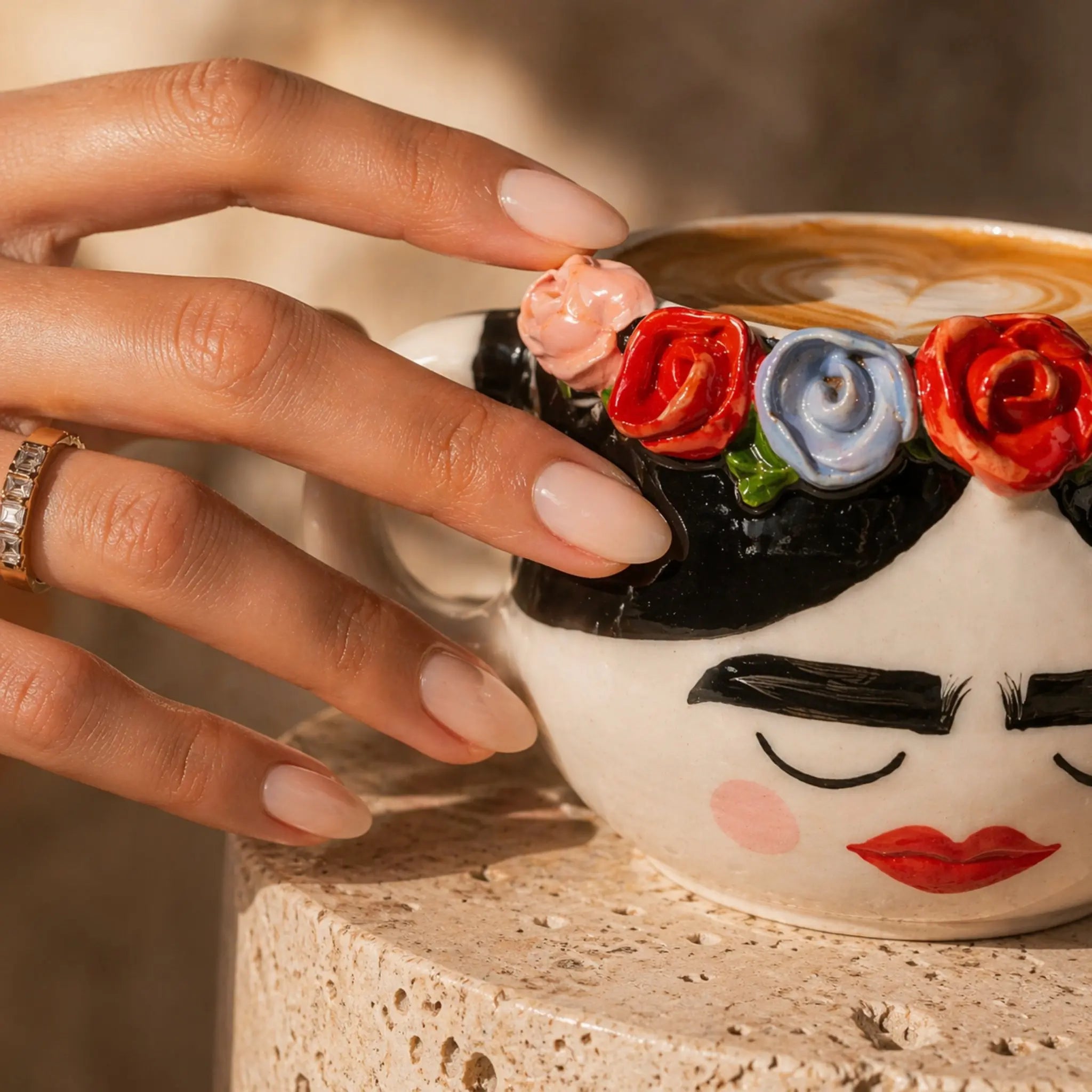 Tasse café artisanale Frida Kahlo visage céramique
fait main Tunisie jamais importĂ©e â Fiolla Home