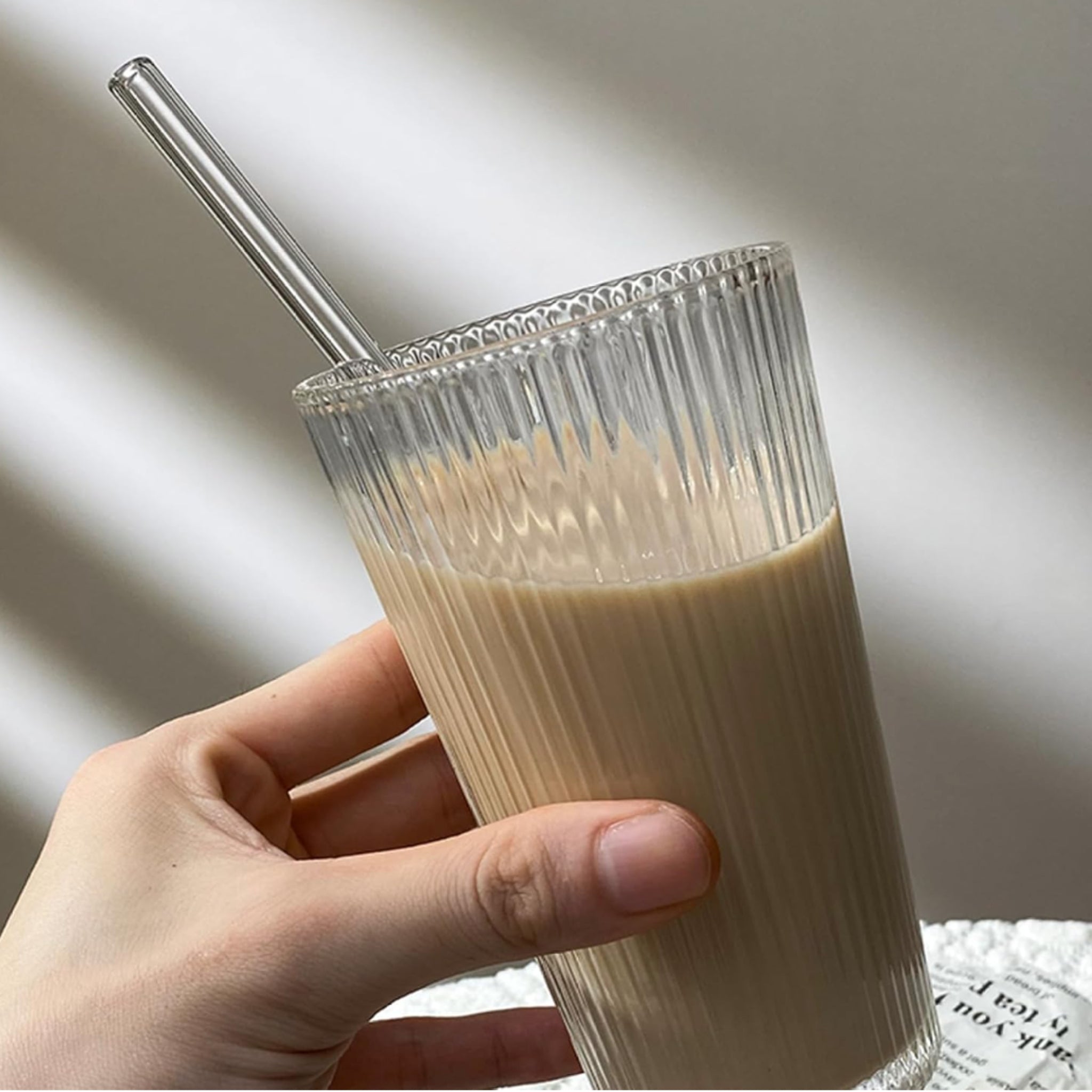 Mug en plexi à rayures avec paille pour boissons froides