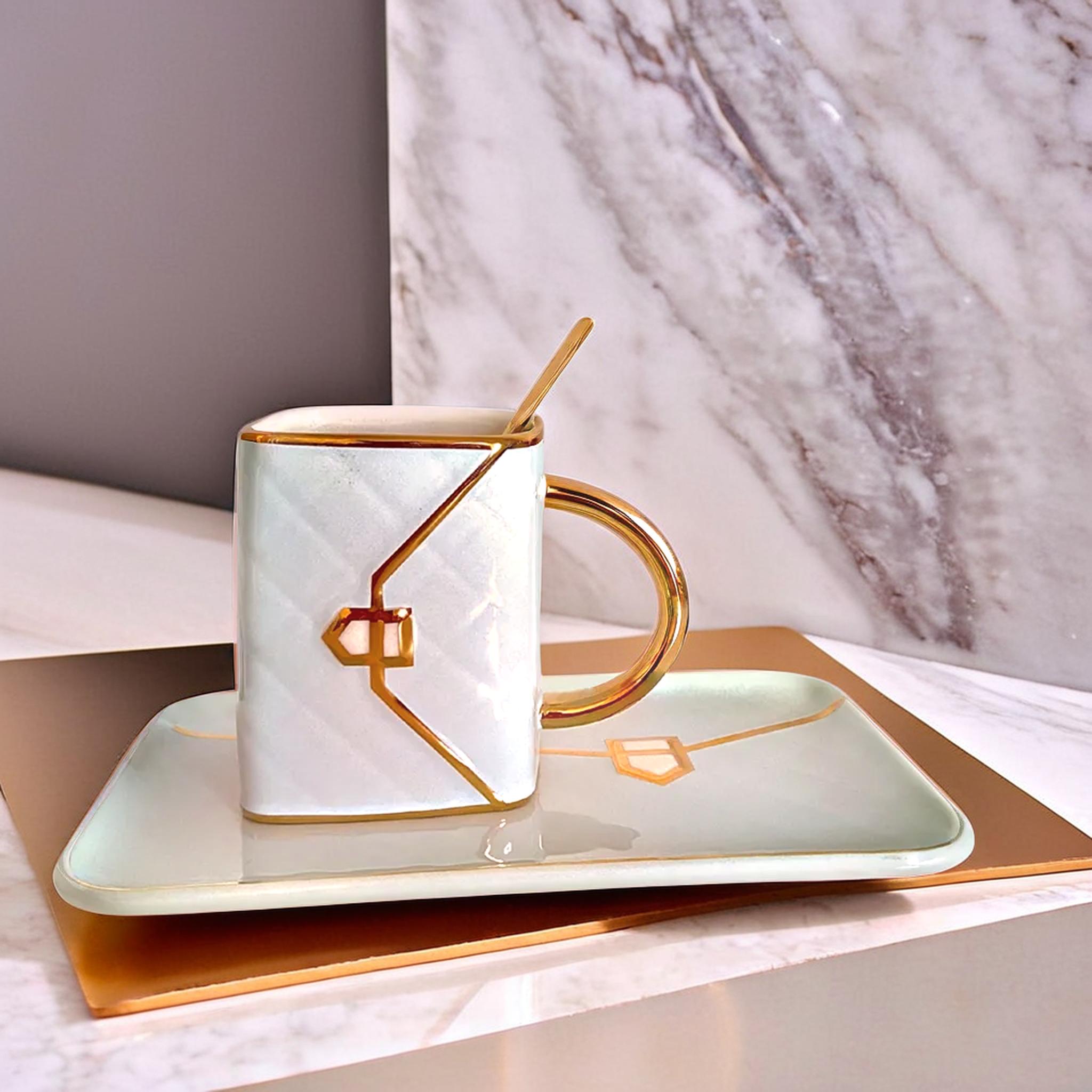 Mug sac à main avec soucoupe assortie et cuillère dorée