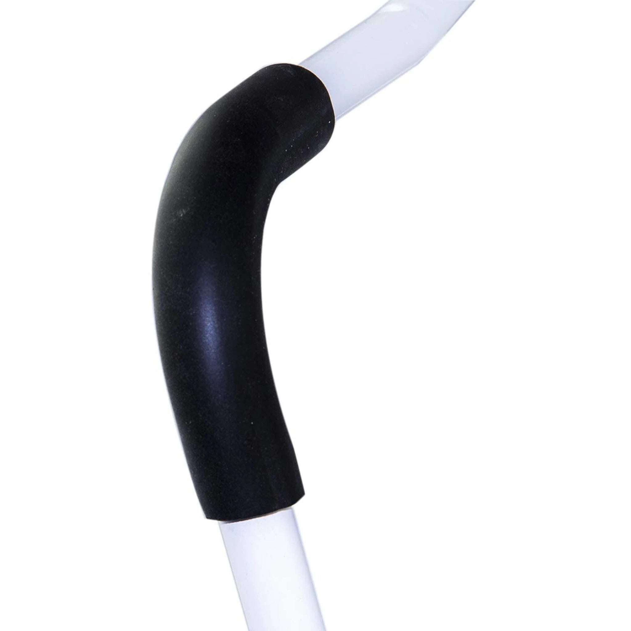 Gros plan sur la poignée antidérapante du pied d'une table de lit pliante, un détail de conception en Tunisie.