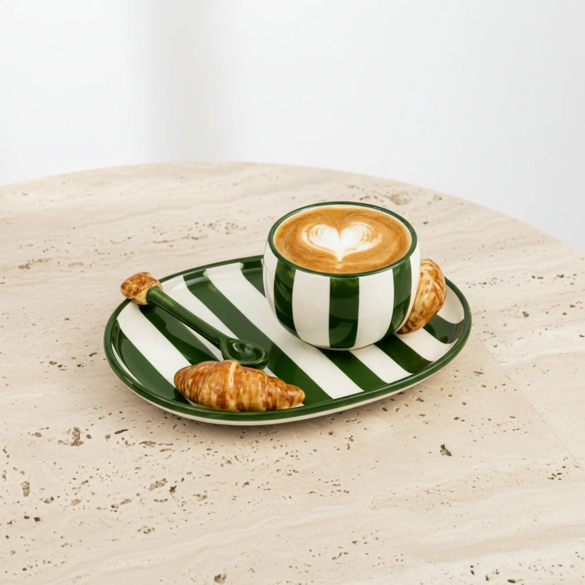 Mug rayé vert croissant céramique instagrammable fait
main Tunisie tasse café — artisanal Fiolla Home