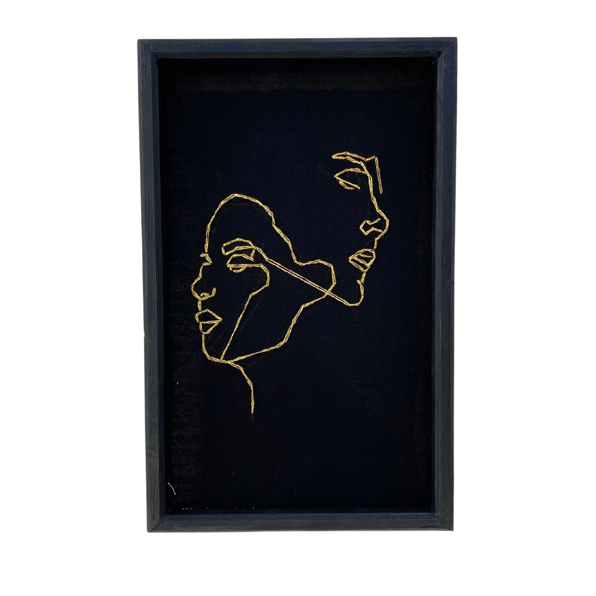 Tableau minimaliste avec visages en fil dore sur fond noir