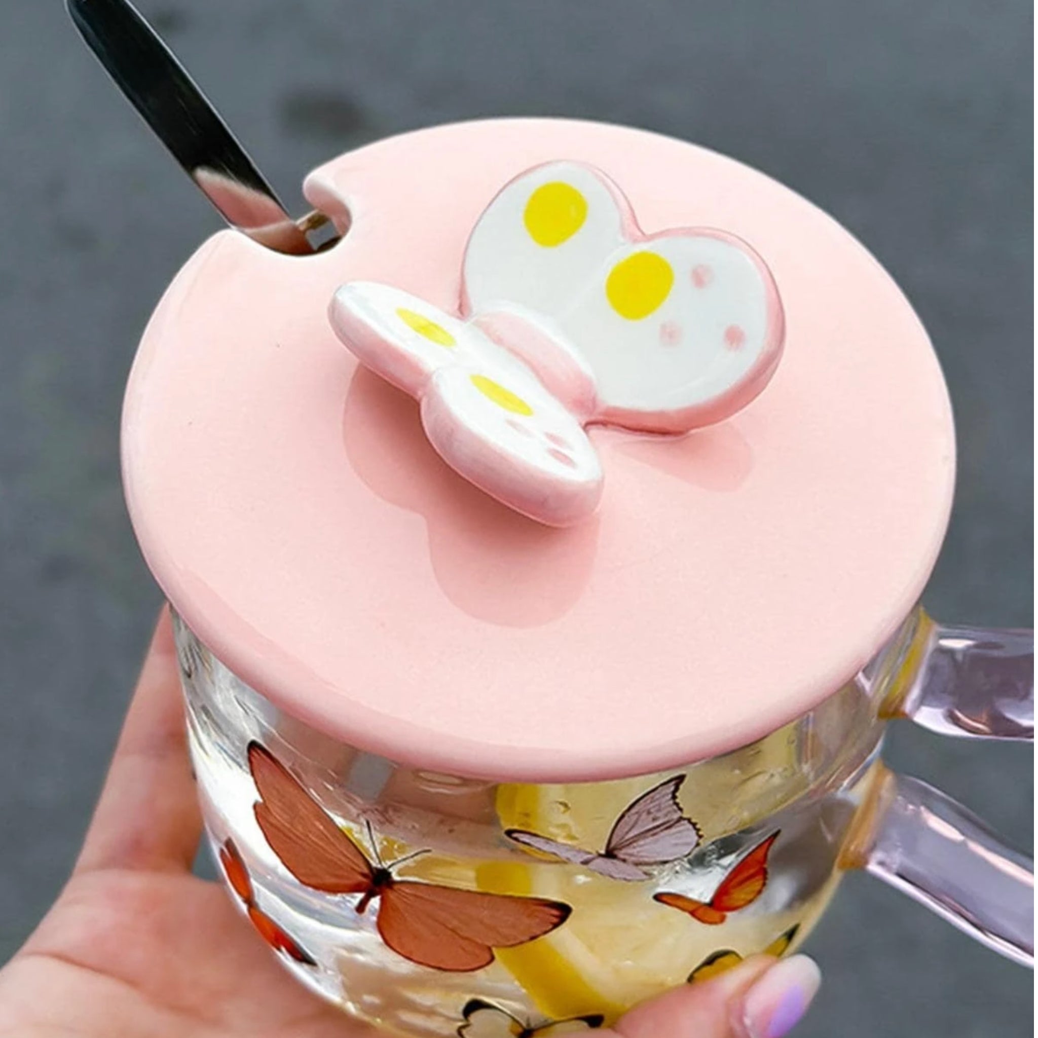 Tasse 490ml avec motif papillon rose, couvercle et cuillère