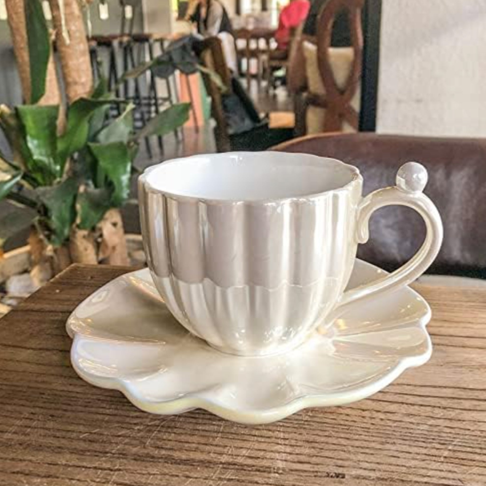 Tasse avec poignée perlée et finition brillante