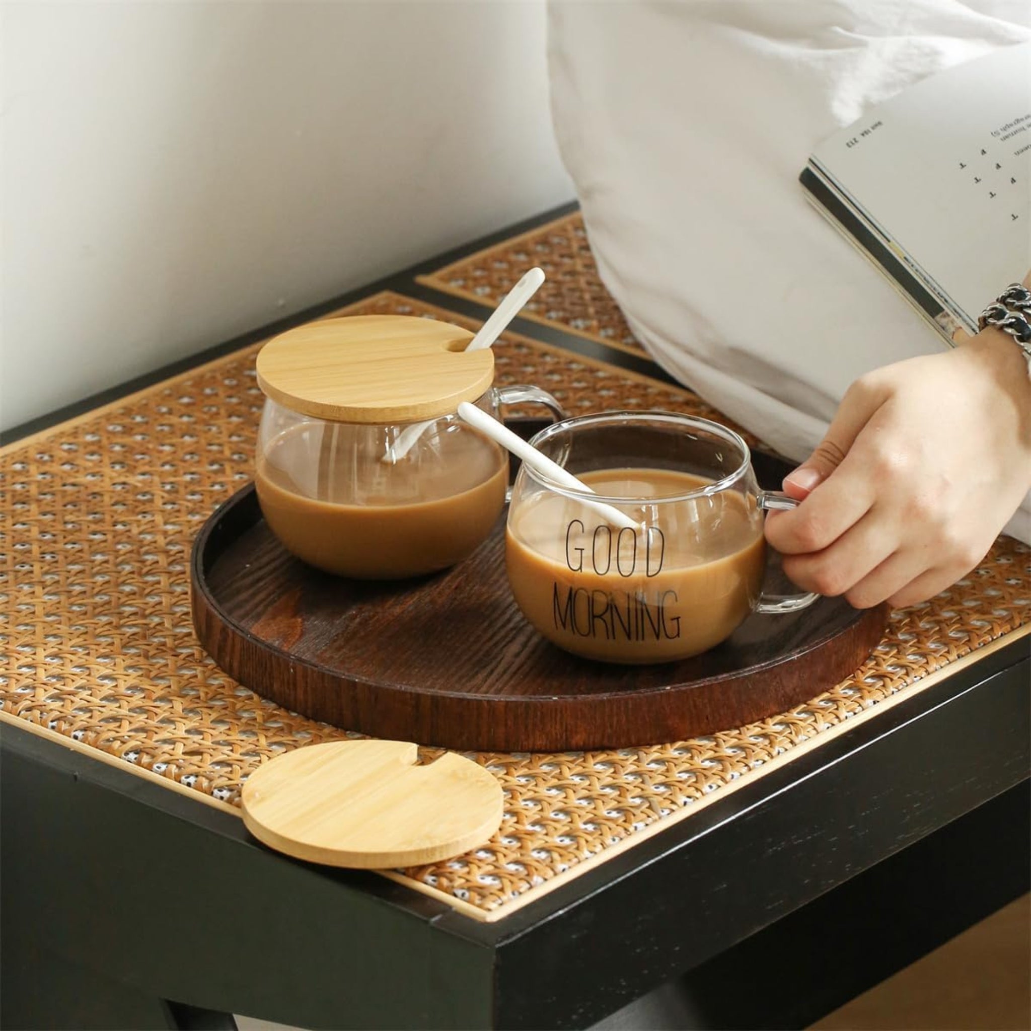 Tasse à café en verre avec couvercle bois et cuillère pour boissons chaudes