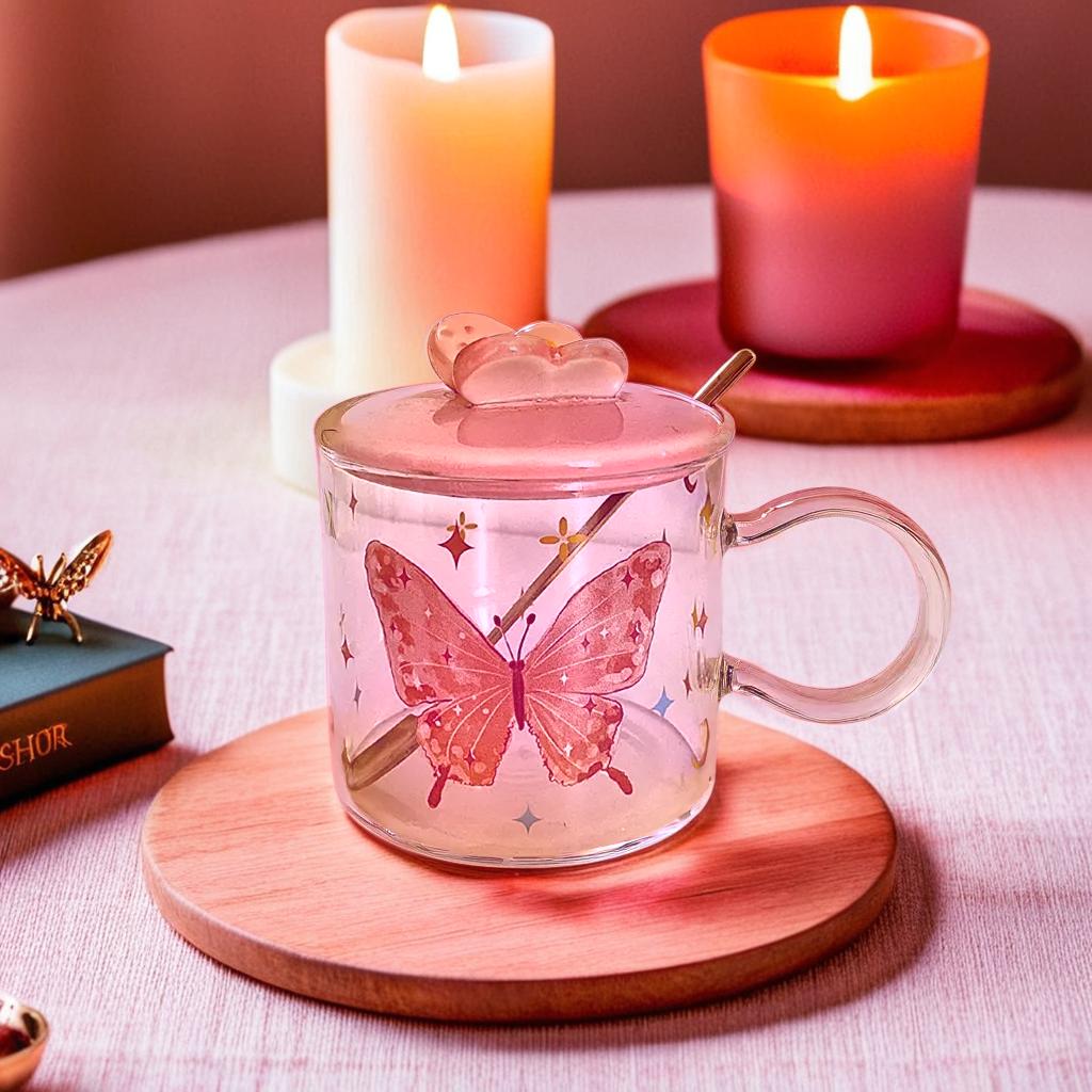 Tasse élégante avec motif papillon rose, couvercle en verre et cuillère