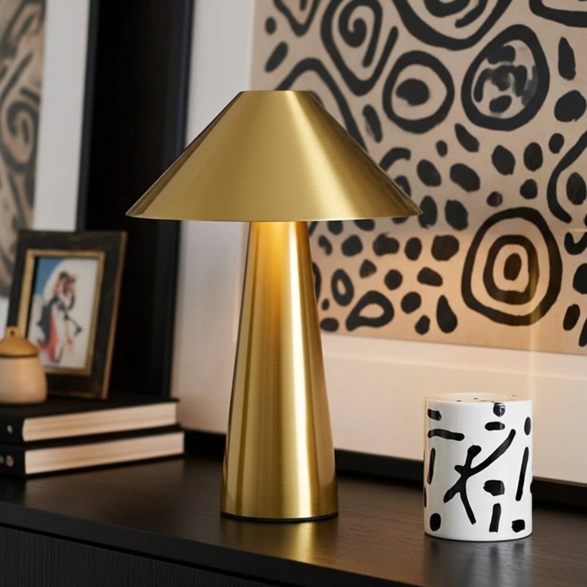 Veilleuse sans fil dorée, un luminaire de décoration moderne pour un intérieur chic en Tunisie.