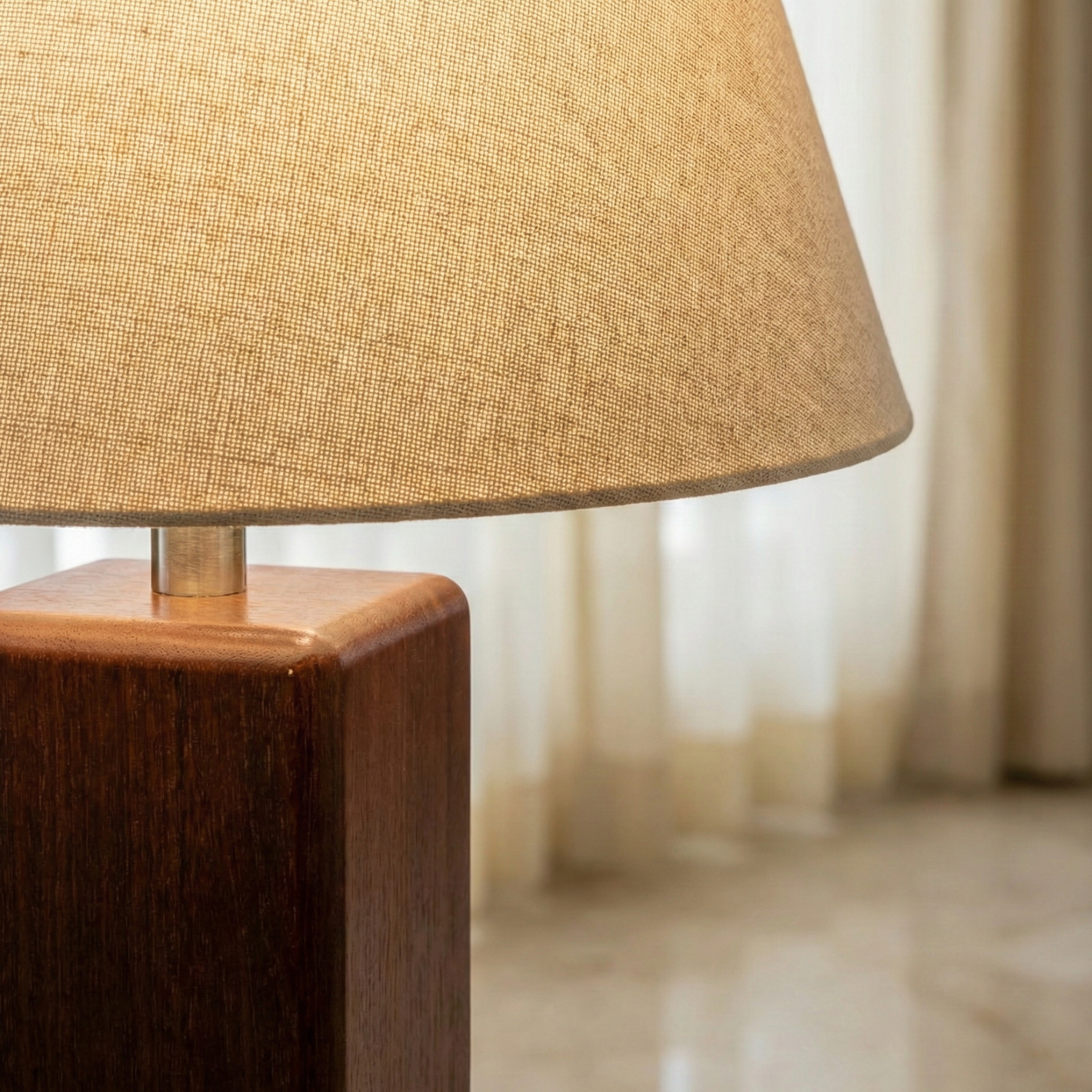 Lampe à Poser Artisanale en Bois & Lin - Design Unique Tunisie