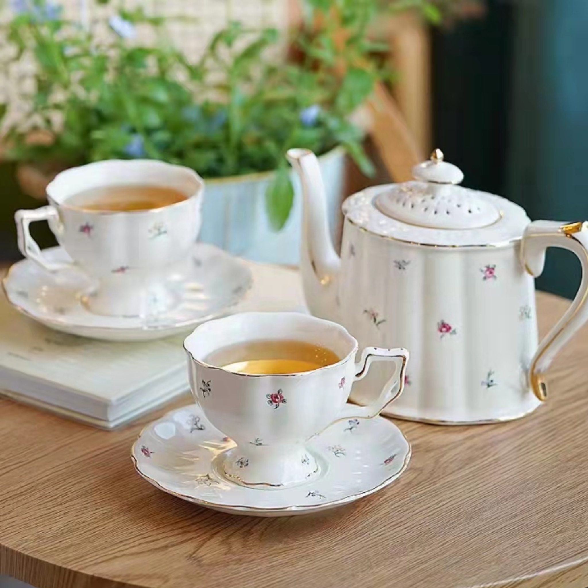Service à Thé/Café au Lait – Porcelaine Fleurie Bord Doré | Fiolla Home Tunisie