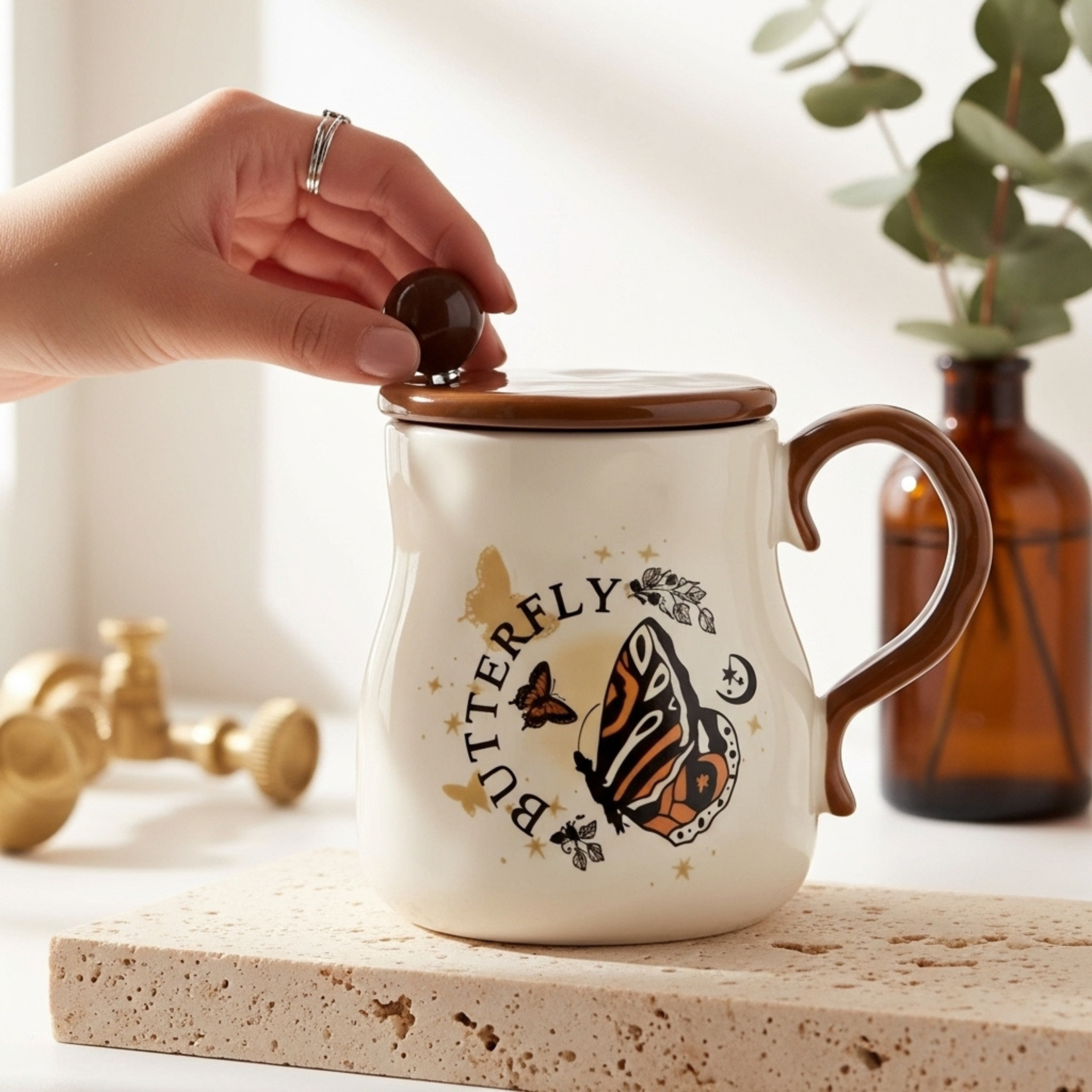 Mug Butterfly Bohème – Céramique Crème, Couvercle Caramel