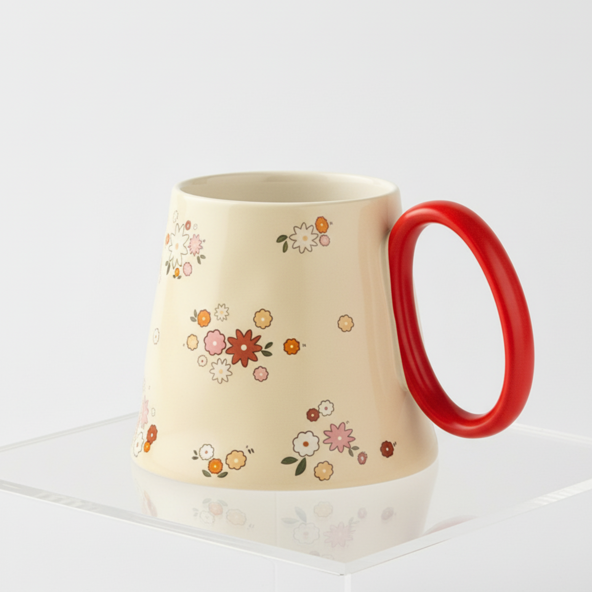 Mug fleuri en céramique – Anse rouge | Fiolla Home