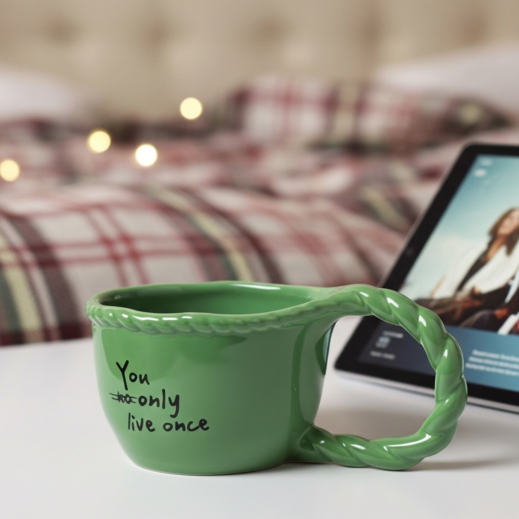 Mug en céramique vert – Anse torsadée & “You only live once” | Fiolla Home
