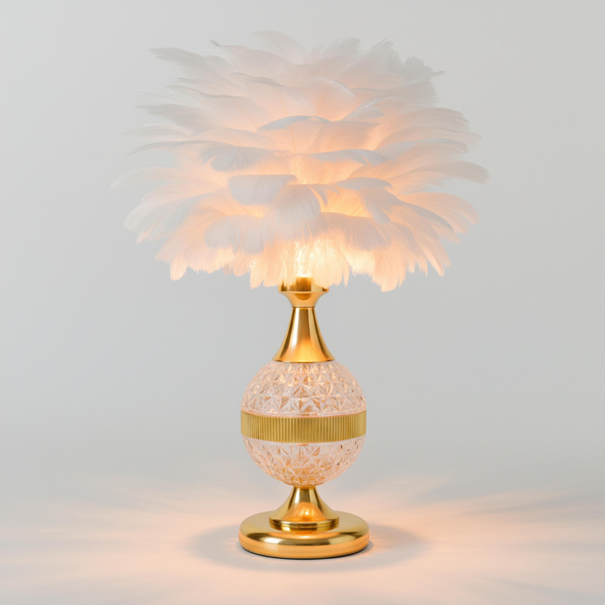Lampe de Chevet à Plumes Blanches – Veilleuse Élégante Dorée Tunisie | Fiolla Home
